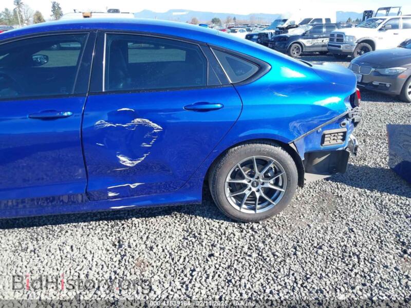2016 Chrysler 200 (VIN 1C3CCCBB9GN134673) — photo 6 of 17