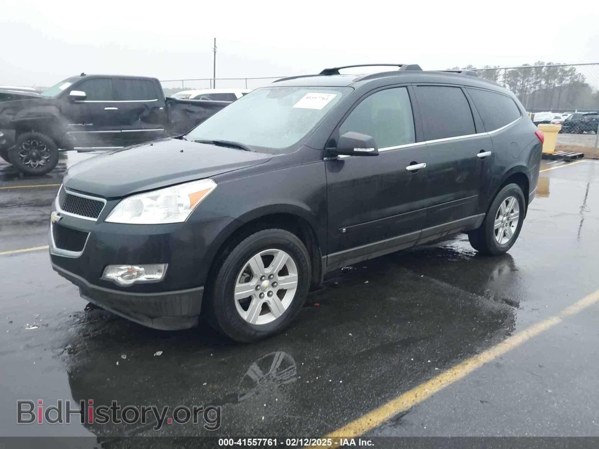 2010 CHEVROLET TRAVERSE - VIN: 1GNLRGED1AS106929 - Фото 2