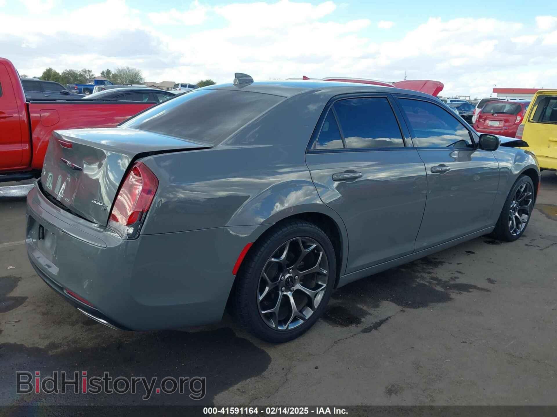 2017 CHRYSLER 300 - VIN: 2C3CCABG5HH526642 - Фото 4