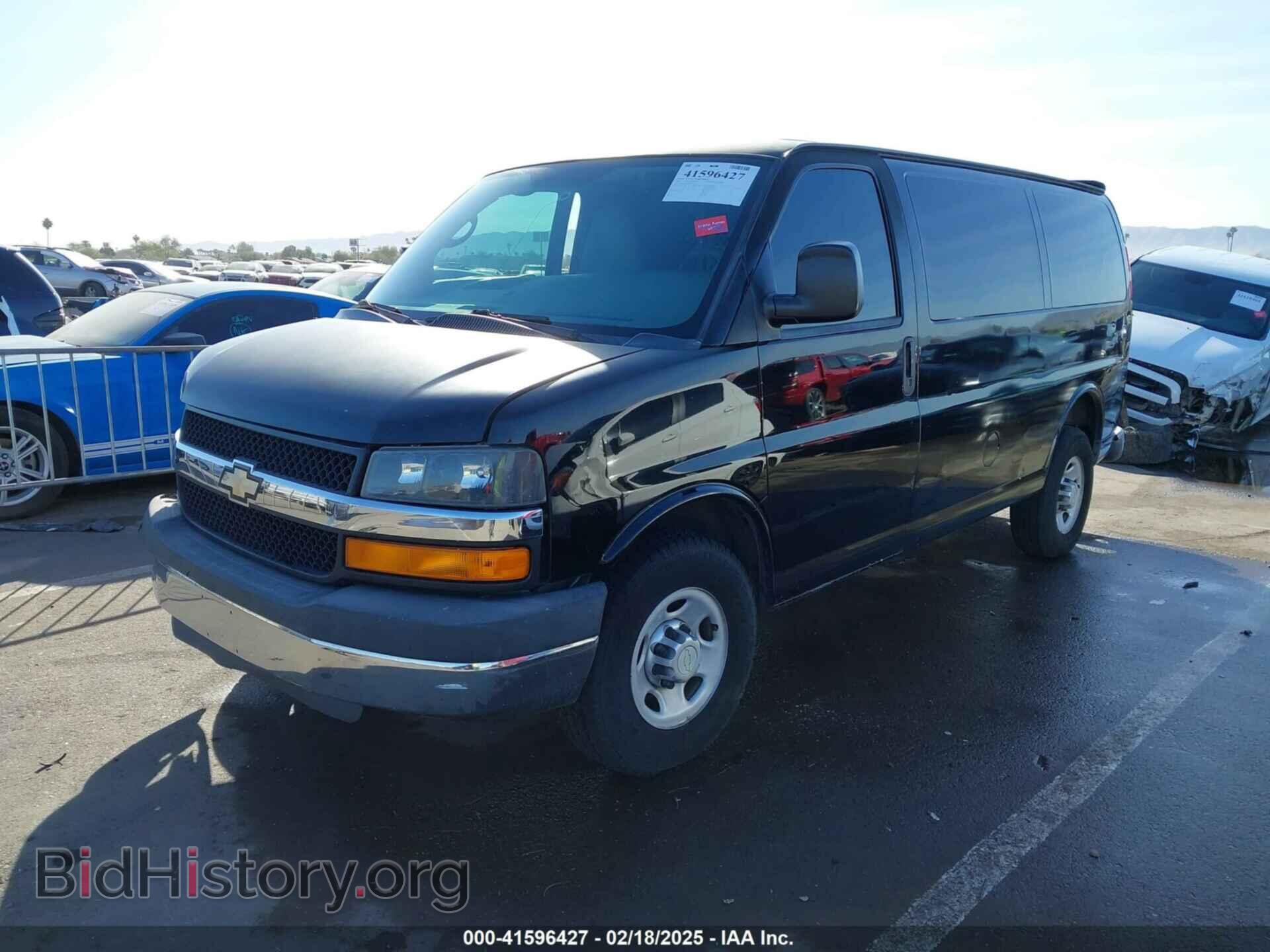 2011 CHEVROLET EXPRESS 2500 - VIN: 1GCWGFCG6B1129567 - Фото 2
