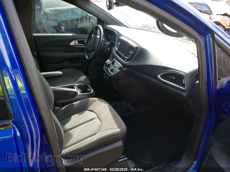 2020 Chrysler PACIFICA (VIN 2C4RC1FG2LR147598) — photo 5 of 17