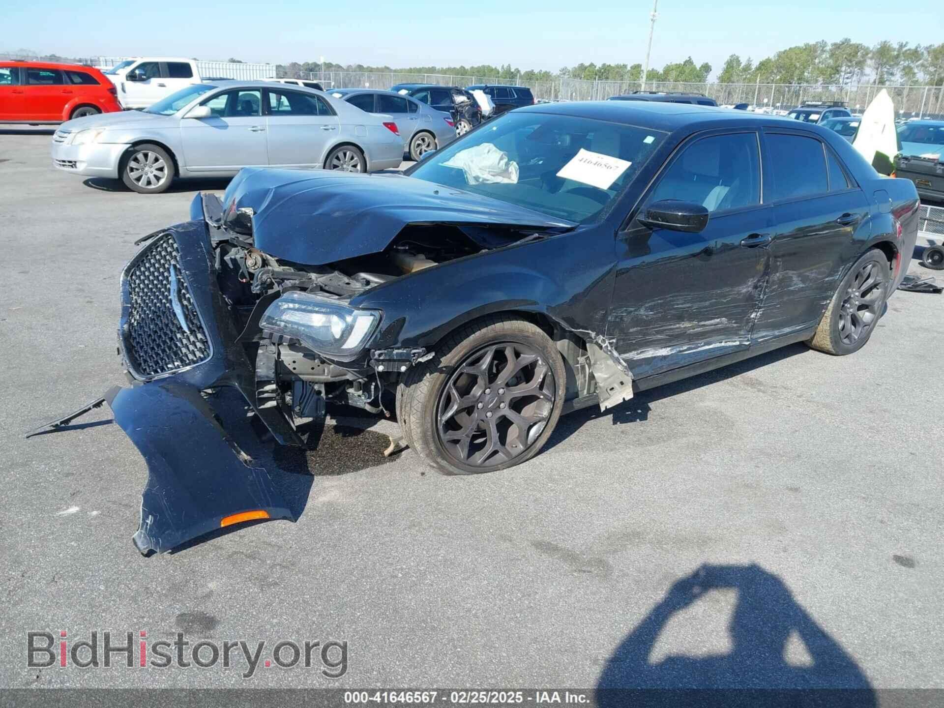 2019 CHRYSLER 300 - VIN: 2C3CCABG2KH686100 - Фото 2