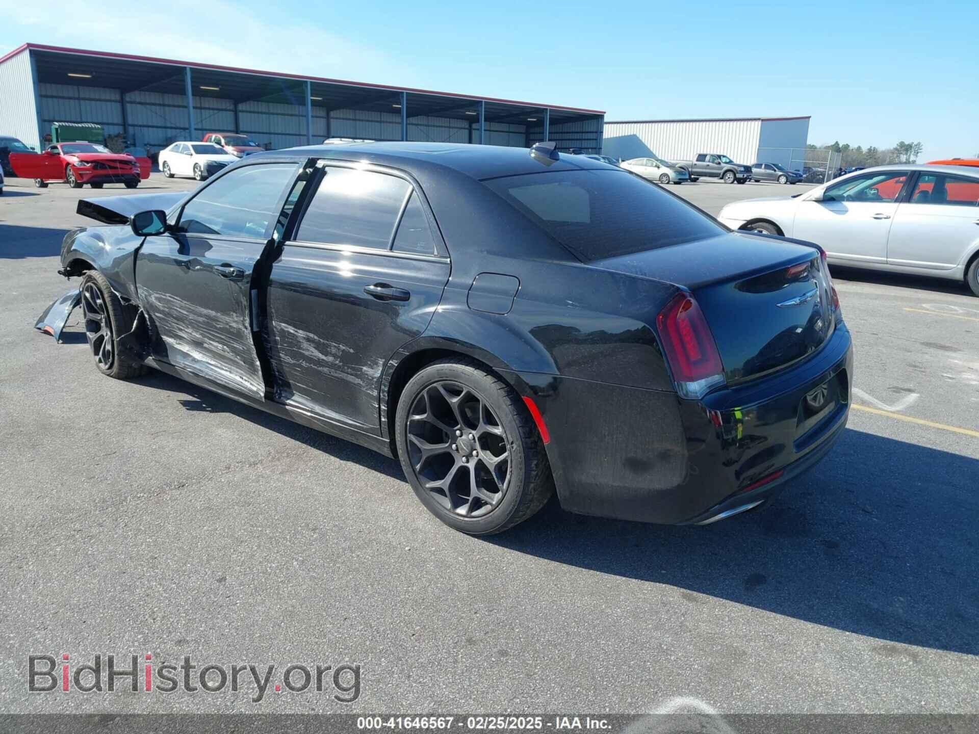 2019 CHRYSLER 300 - VIN: 2C3CCABG2KH686100 - Фото 3