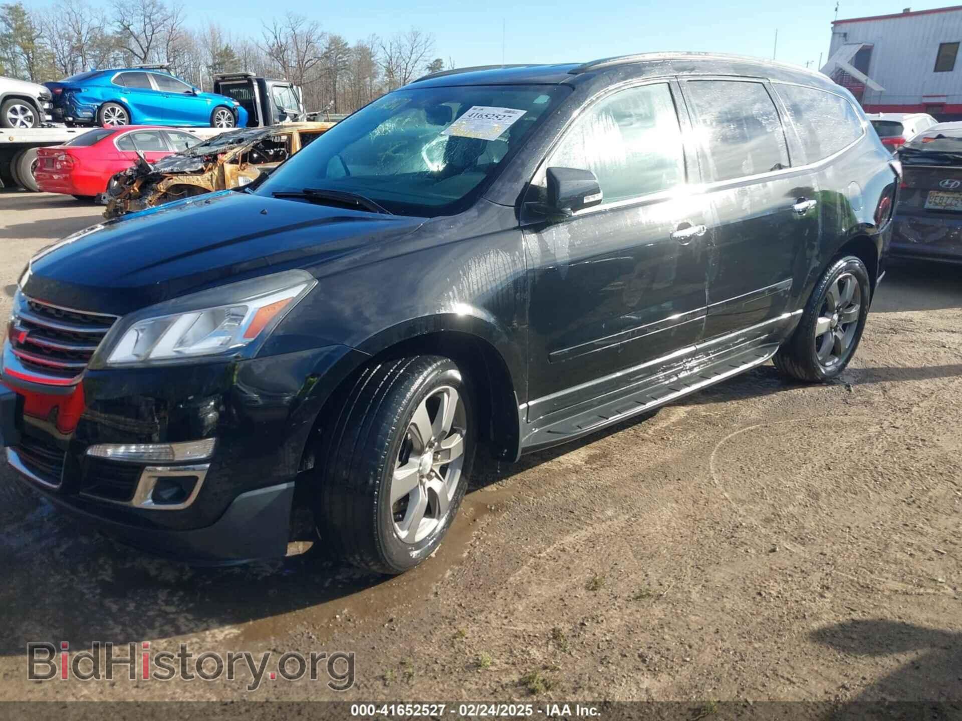 2017 CHEVROLET TRAVERSE - VIN: 1GNKVHKD7HJ320499 - Фото 2