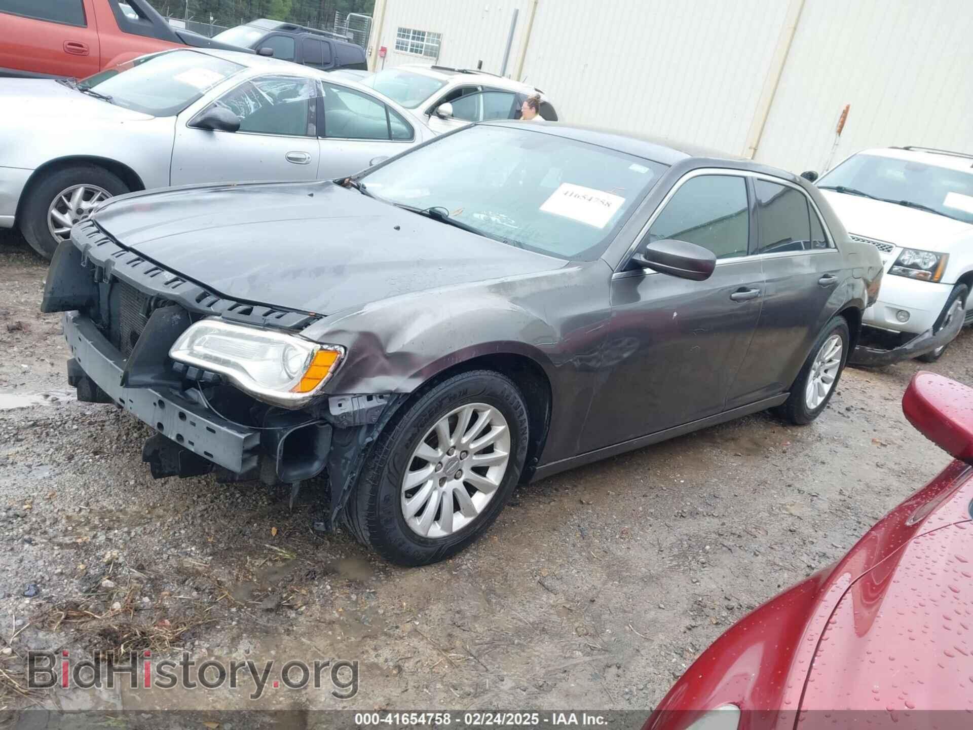 2013 CHRYSLER 300 - VIN: 2C3CCAAG8DH722845 - Фото 2