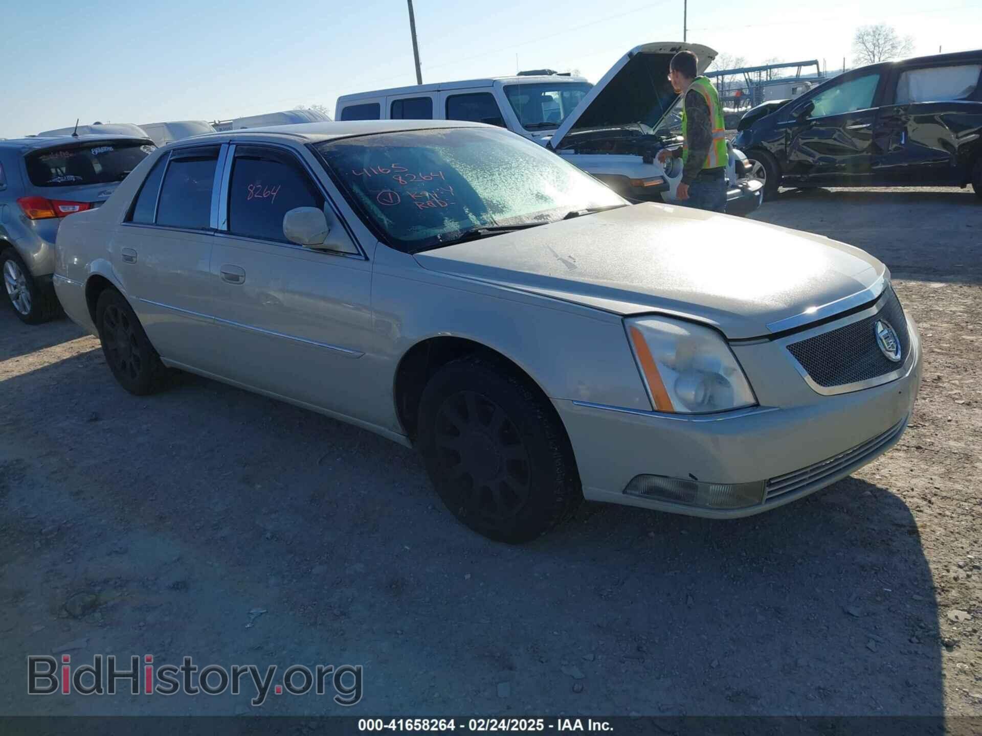 Photo 1G6KA5E68BU100040 - CADILLAC DTS 2011