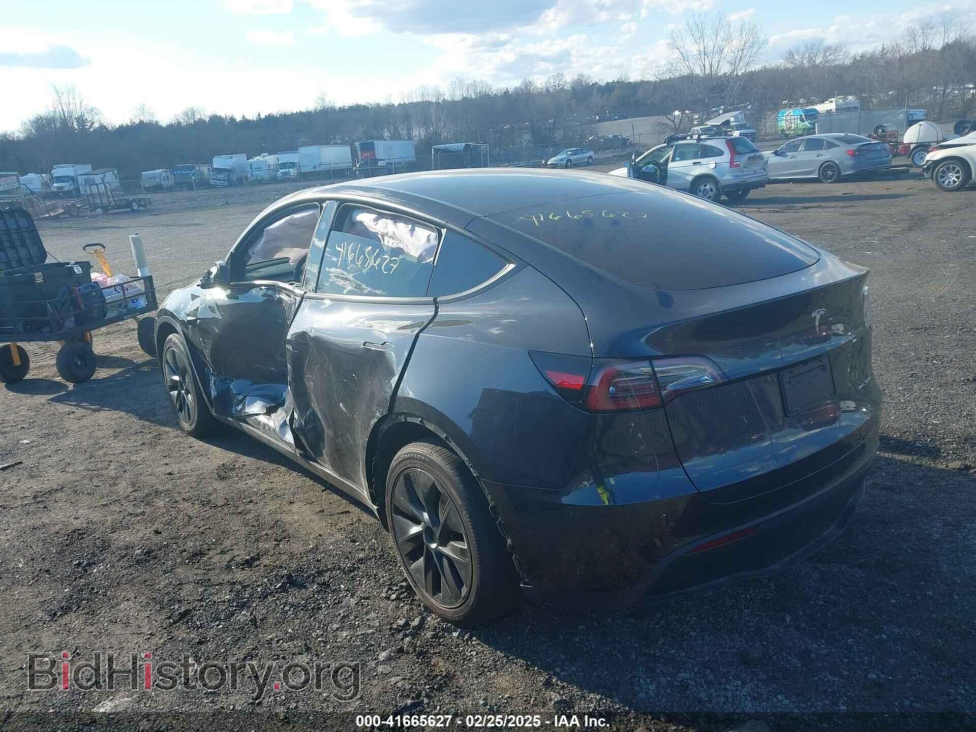2024 TESLA MODEL Y - VIN: 7SAYGAEEXRF212415 - Фото 3