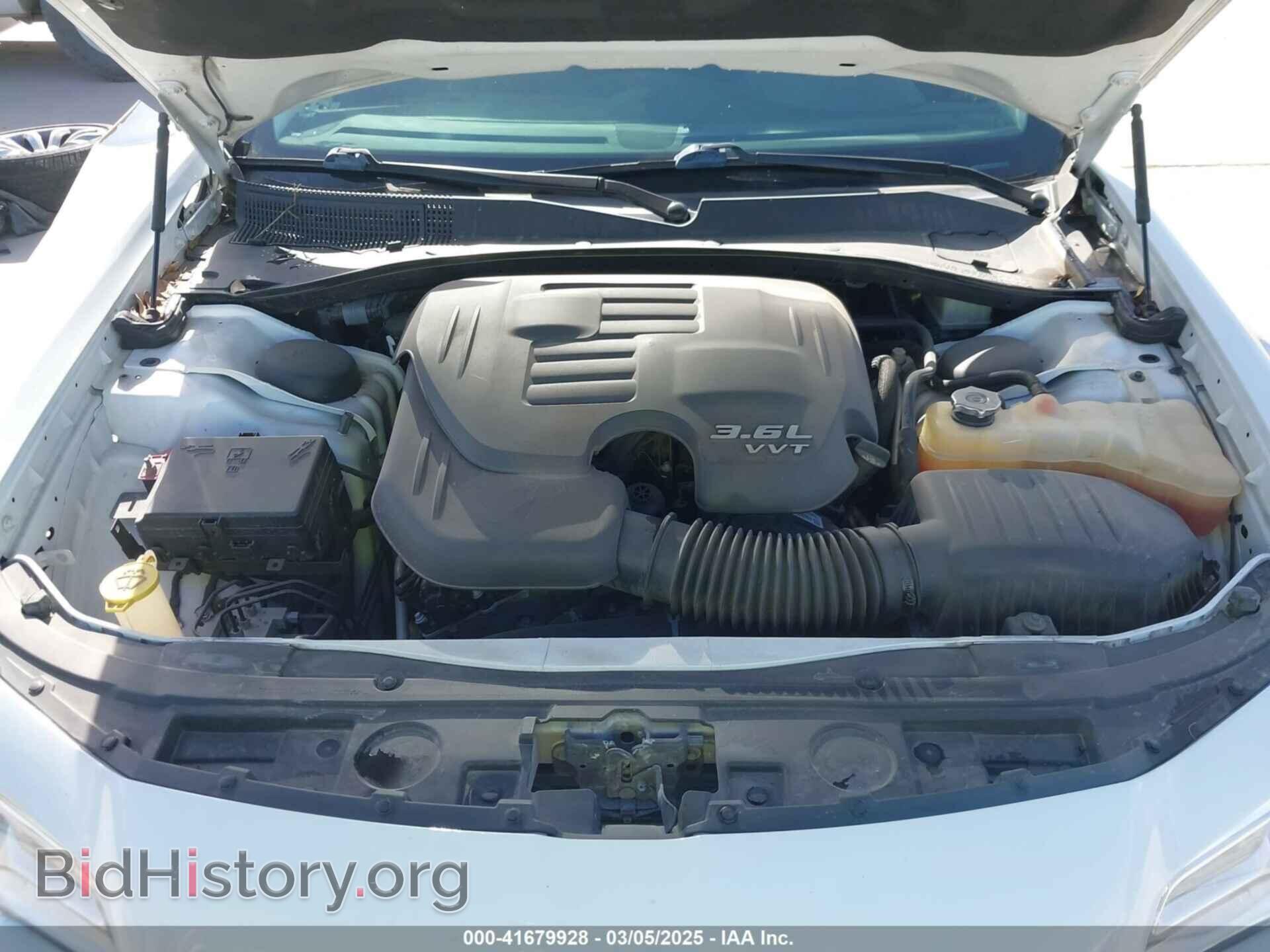 2019 CHRYSLER 300 - VIN: 2C3CCAAG0KH505545 - Фото 10