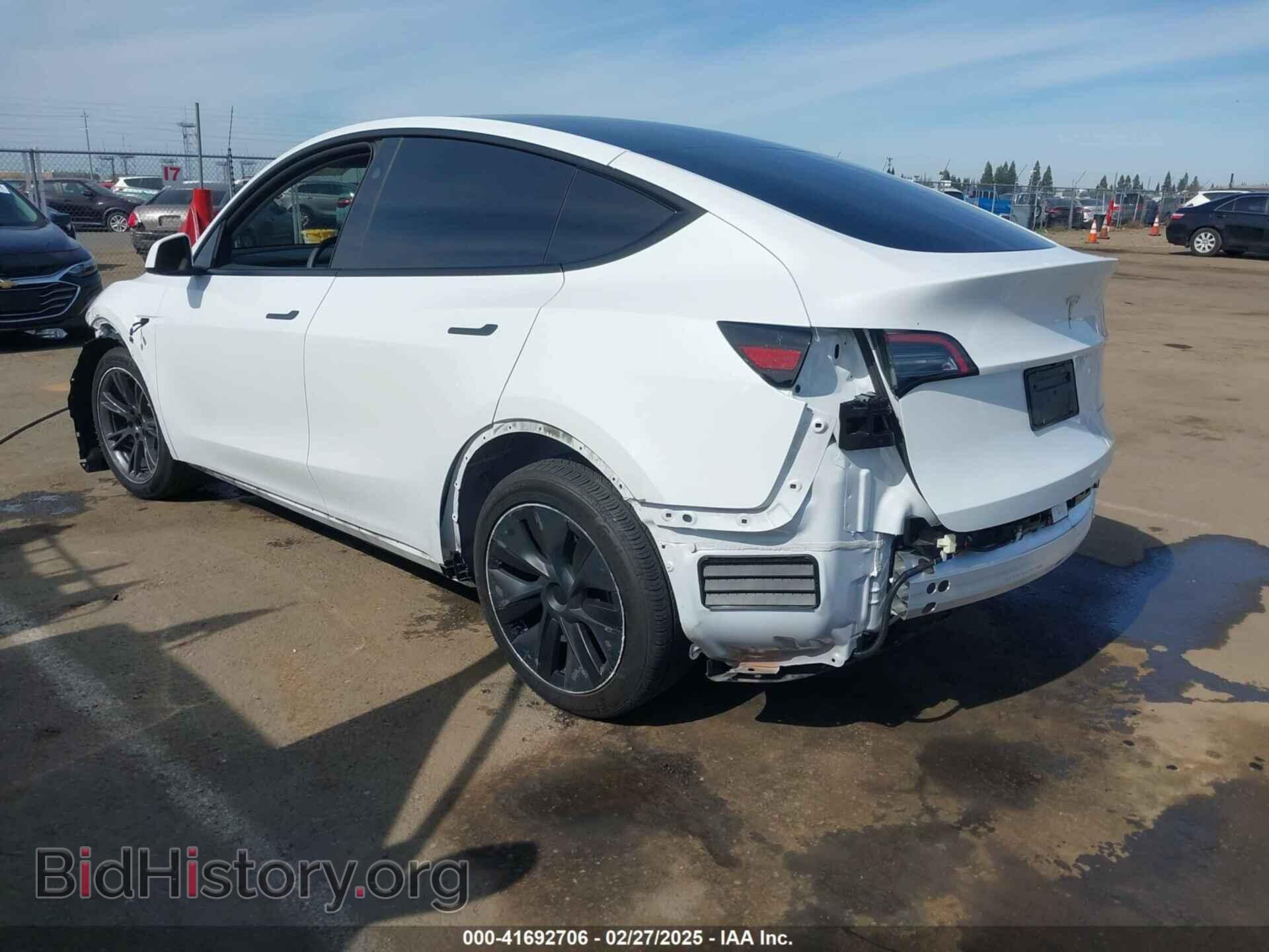 2024 TESLA MODEL Y - VIN: 7SAYGDEE8RF161370 - Фото 3
