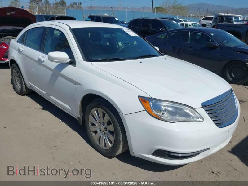 2013 Chrysler 200 LX (VIN 1C3CCBAB8DN688682) — фото 1 из 11, IAAI, повреждение: левый бок