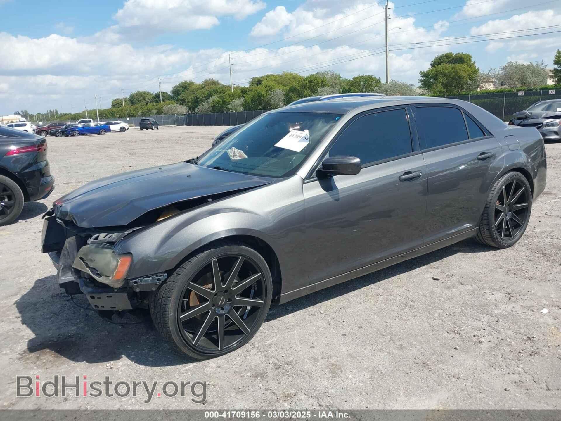 2014 CHRYSLER 300 - VIN: 2C3CCABG8EH272758 - Фото 2