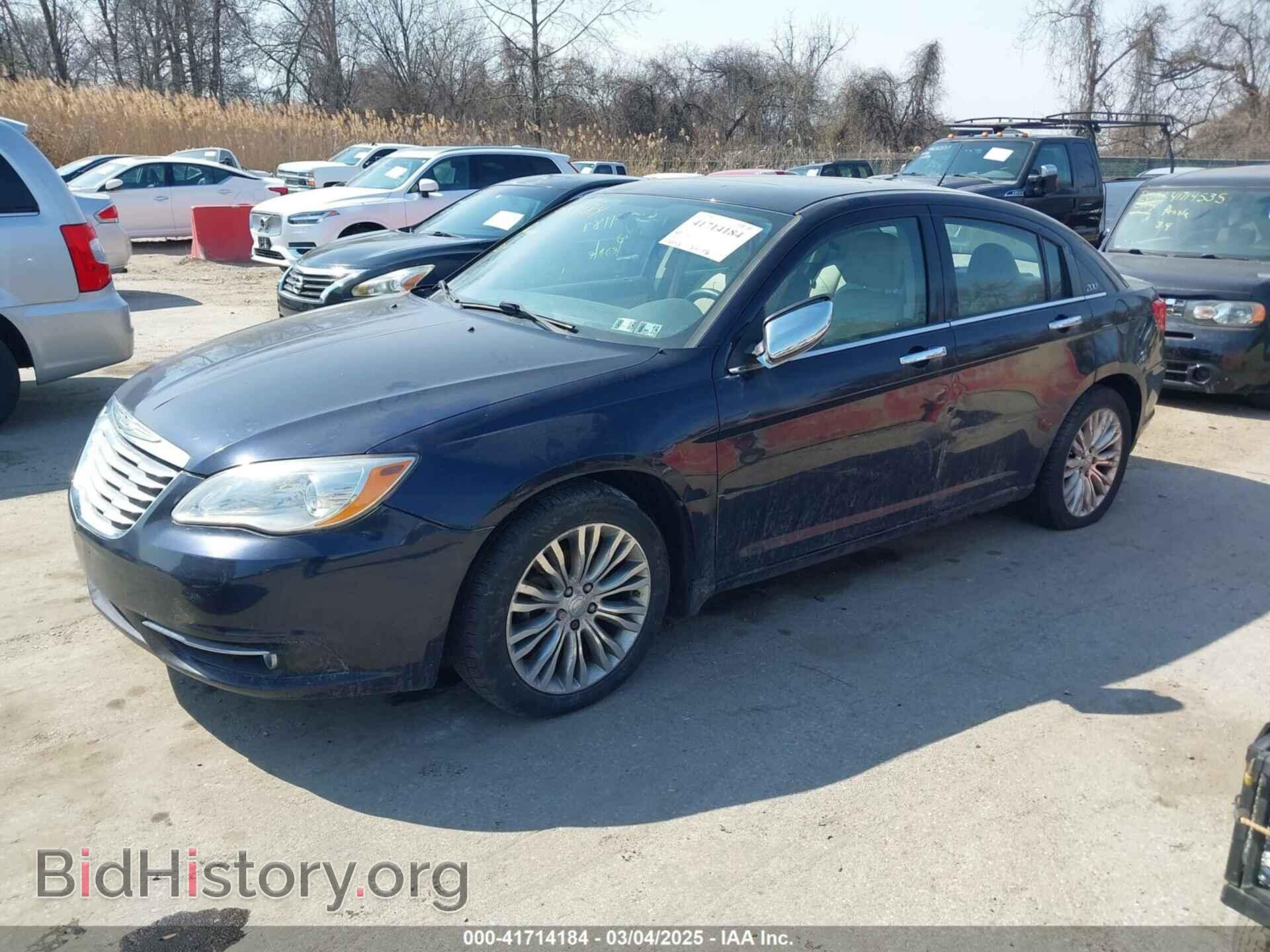 2011 CHRYSLER 200 - VIN: 1C3BC2FG4BN526741 - Фото 2