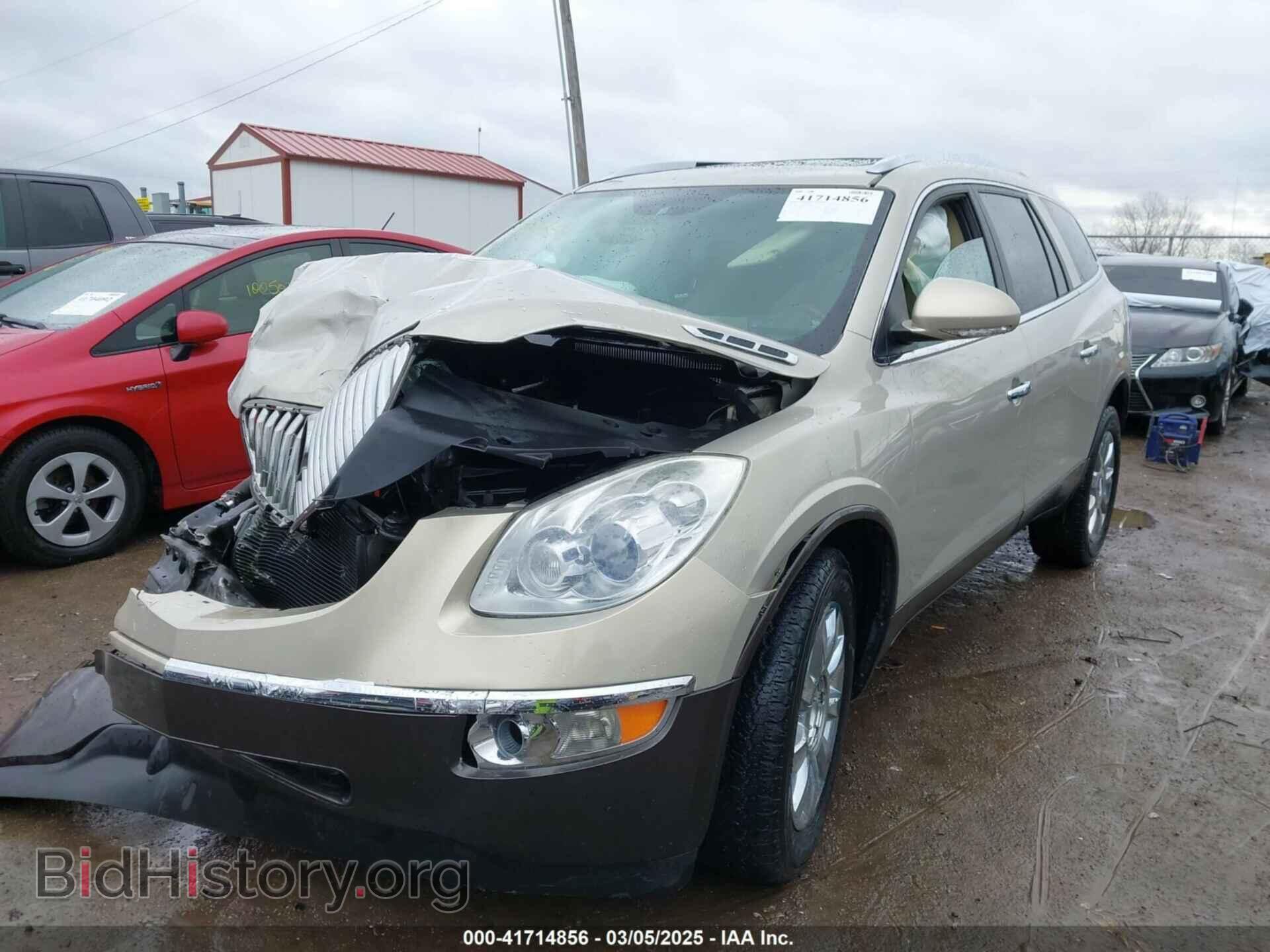 2011 BUICK ENCLAVE - VIN: 5GAKRBED2BJ141740 - Фото 2
