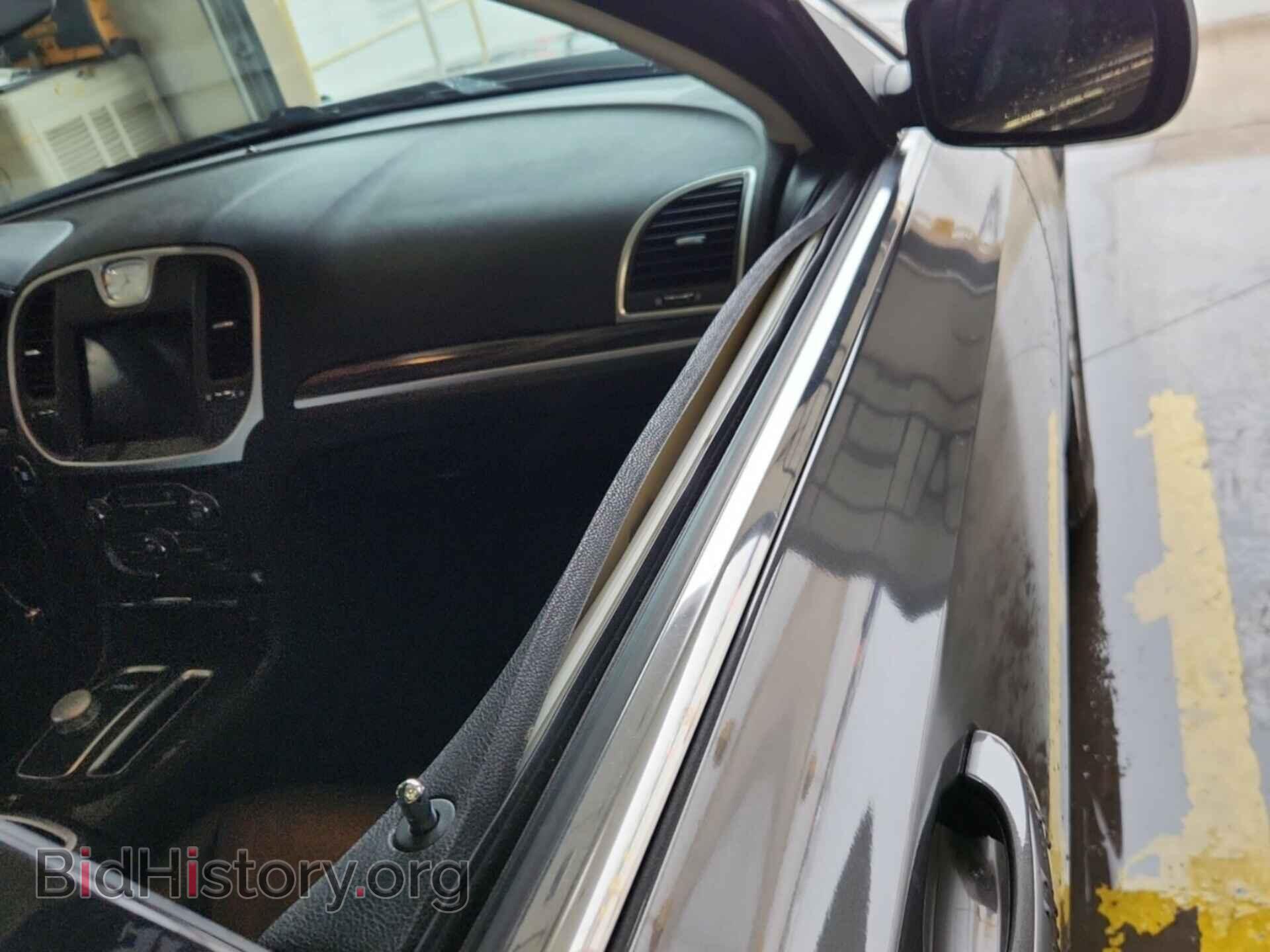 2019 CHRYSLER 300 - VIN: 2C3CCAAG3KH566159 - Фото 8