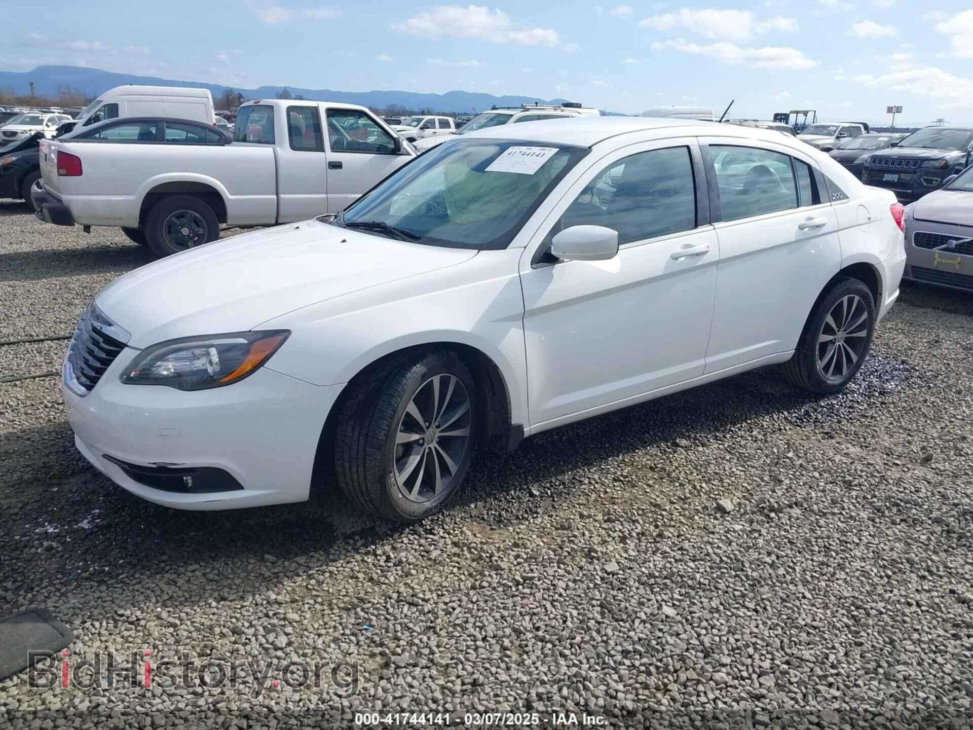2013 CHRYSLER 200 - VIN: 1C3CCBCG7DN690139 - Фото 2