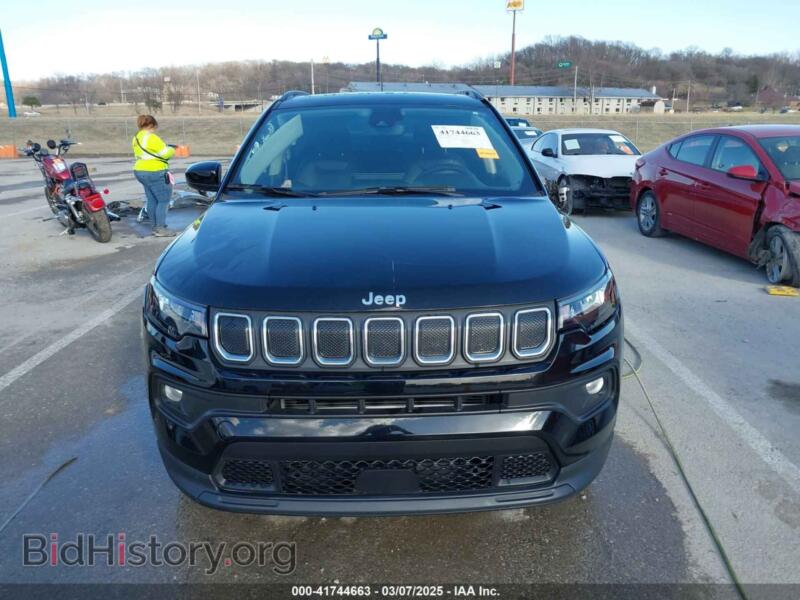 2022 Jeep COMPASS (VIN 3C4NJDBB9NT210065) — photo 12 of 17