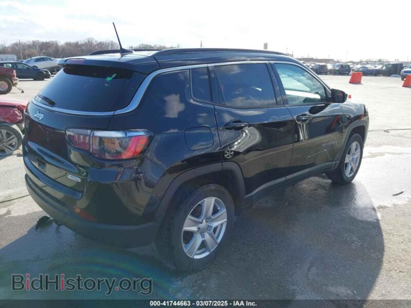 2022 Jeep COMPASS (VIN 3C4NJDBB9NT210065) — photo 4 of 17