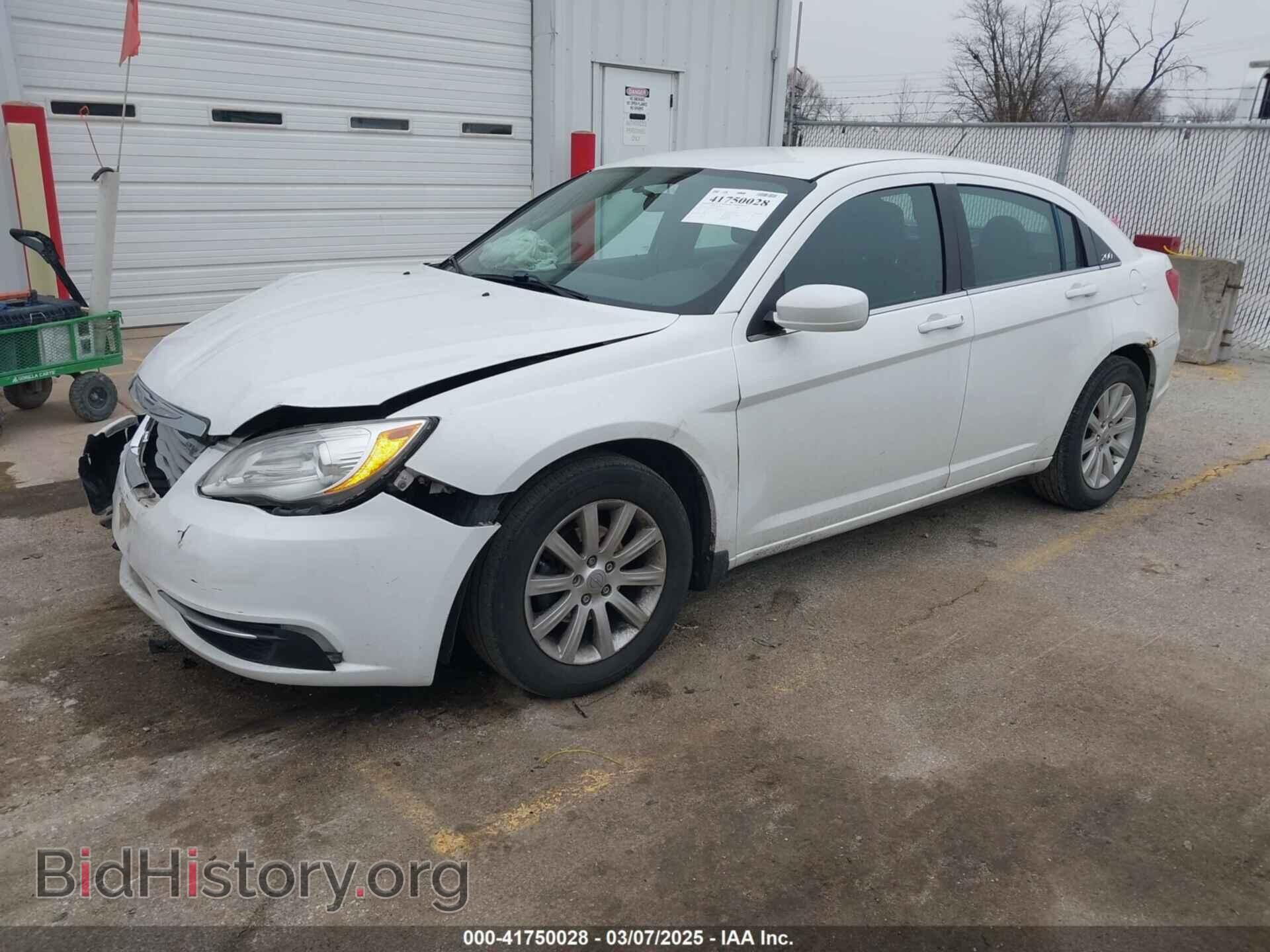 2013 CHRYSLER 200 - VIN: 1C3CCBBB0DN667193 - Фото 2