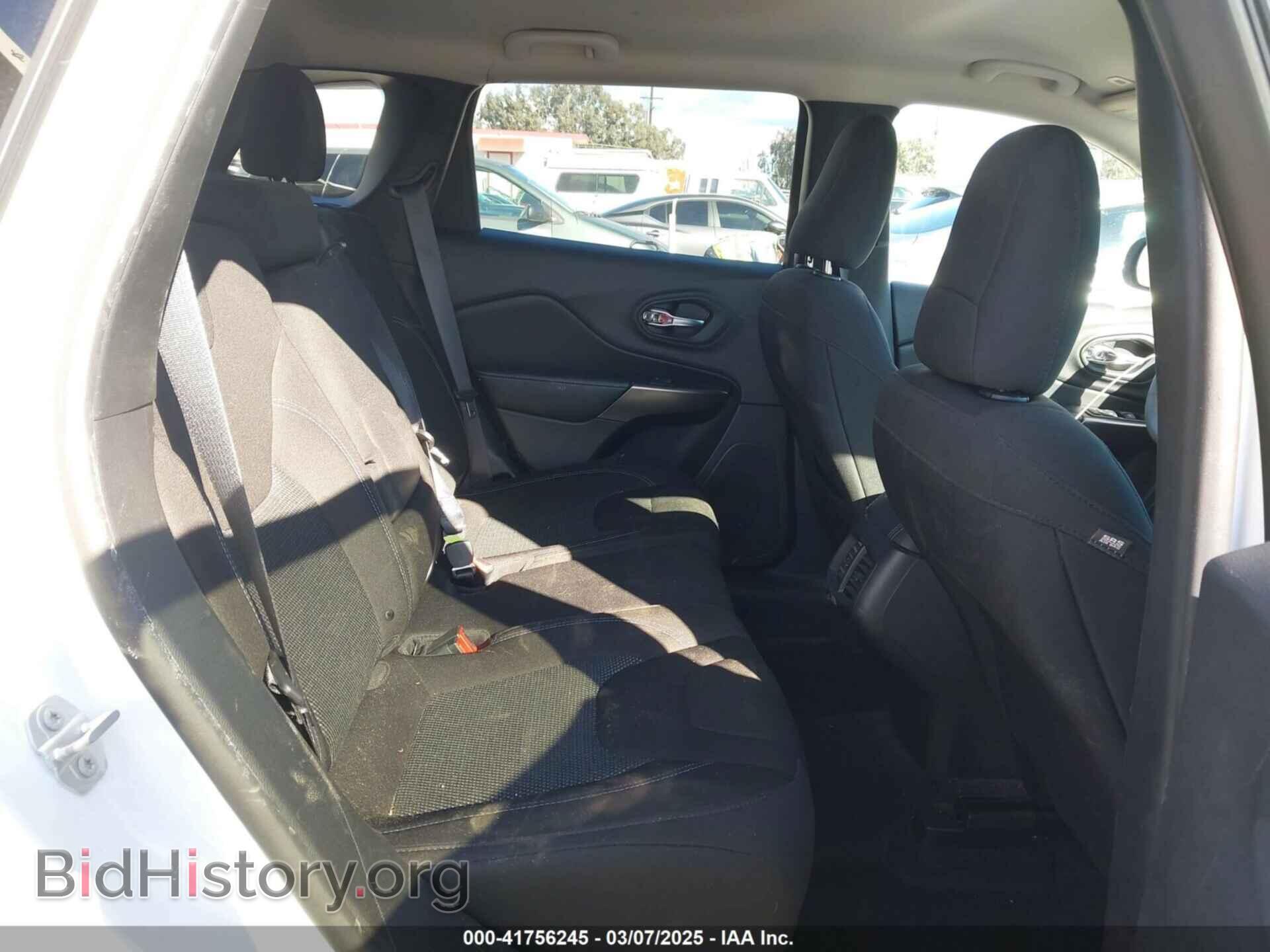 2019 JEEP CHEROKEE - VIN: 1C4PJLCB2KD423183 - Фото 8