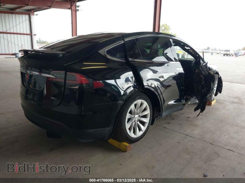 2017 Tesla MODEL X (VIN 5YJXCAE21HF041207) — фото 4 из 18