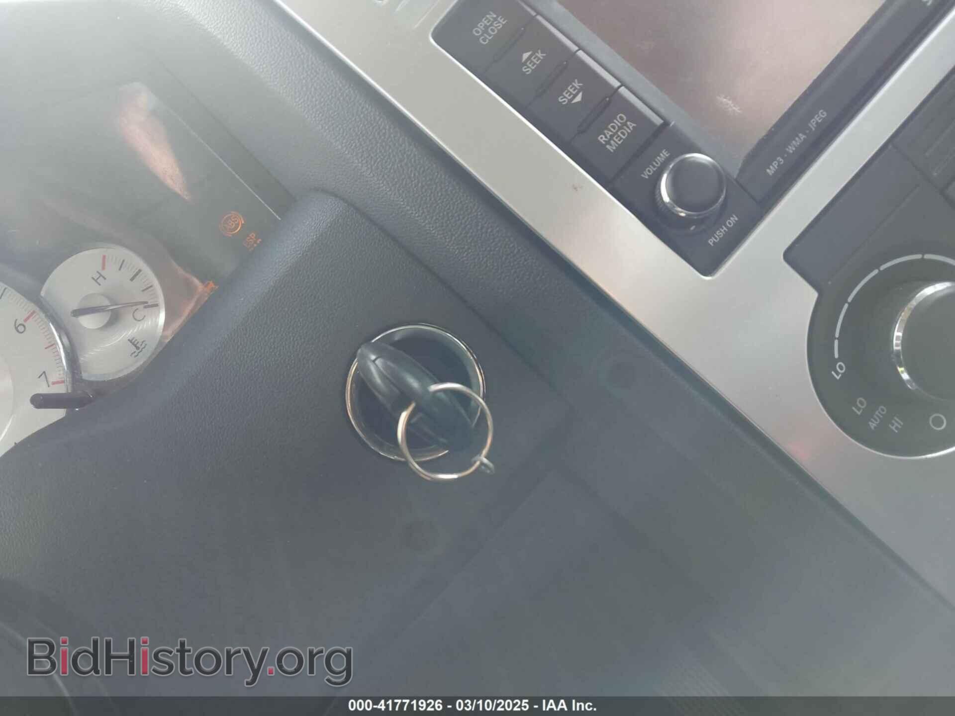 2010 CHRYSLER 300C - VIN: 2C3CA9CT7AH273085 - Фото 11