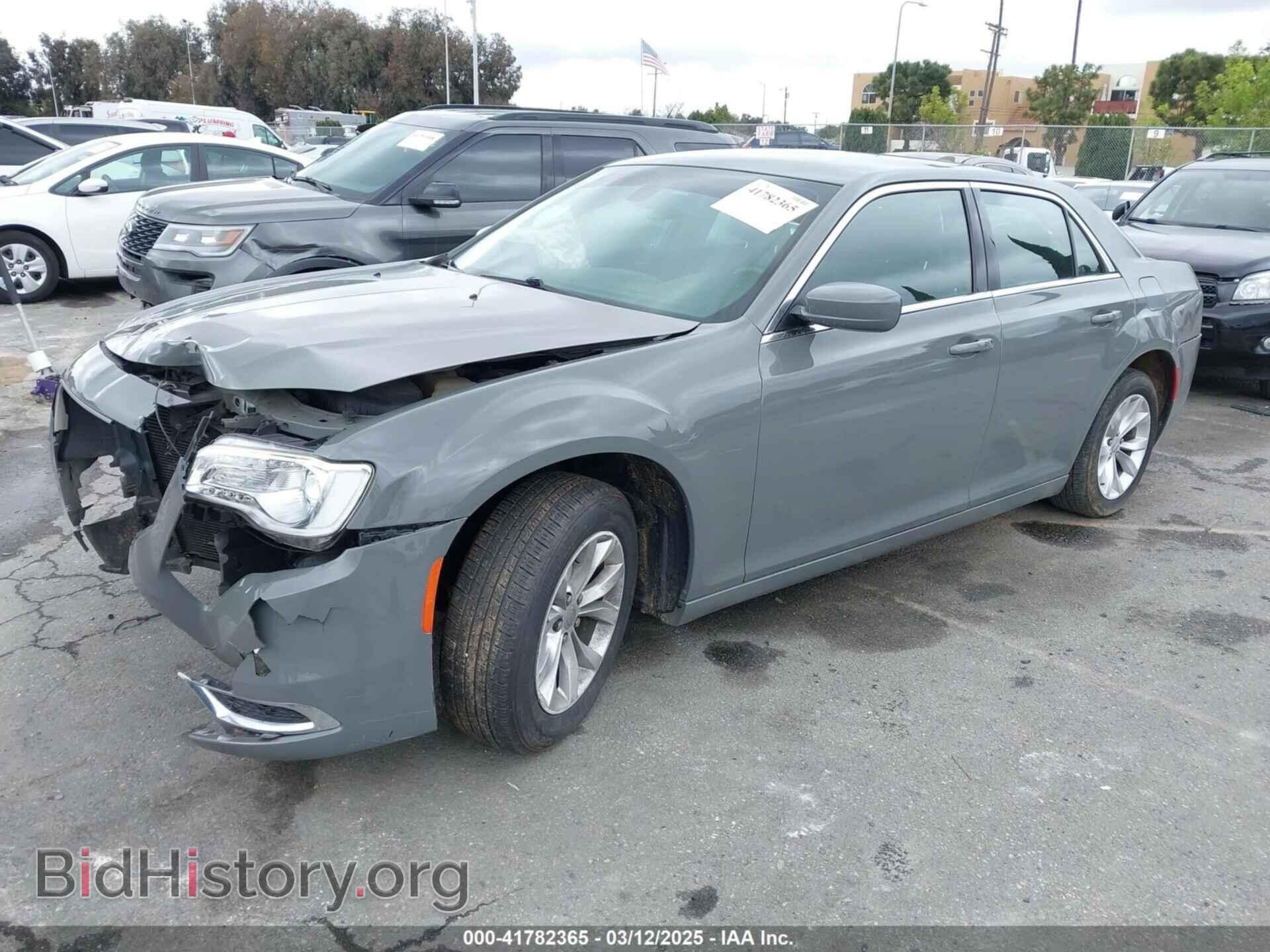 2019 CHRYSLER 300 - VIN: 2C3CCAAGXKH511725 - Фото 2