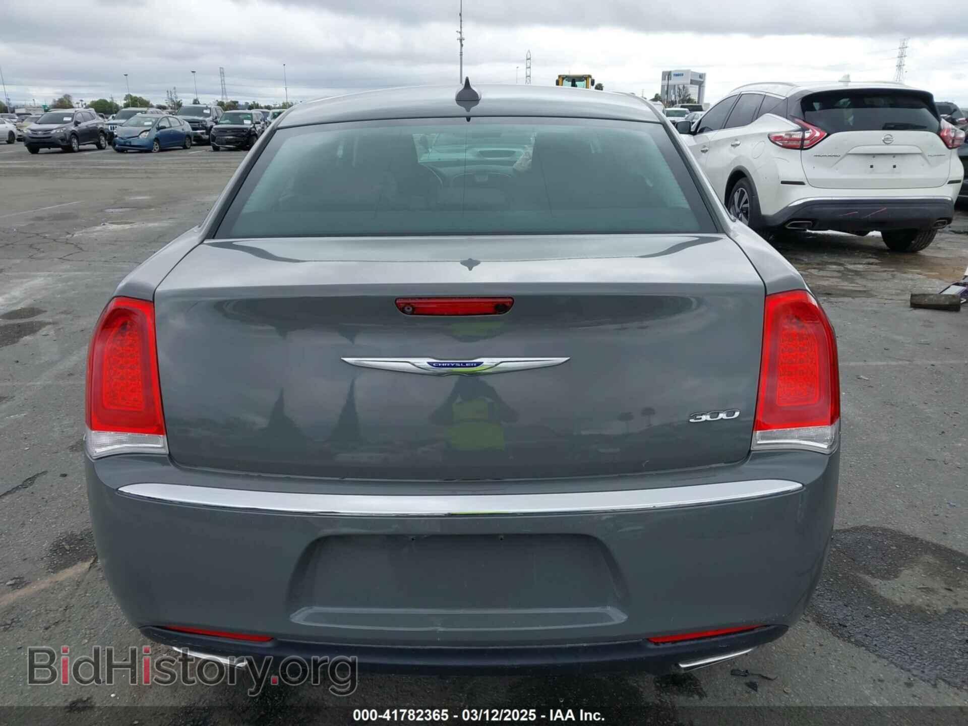 2019 CHRYSLER 300 - VIN: 2C3CCAAGXKH511725 - Фото 17