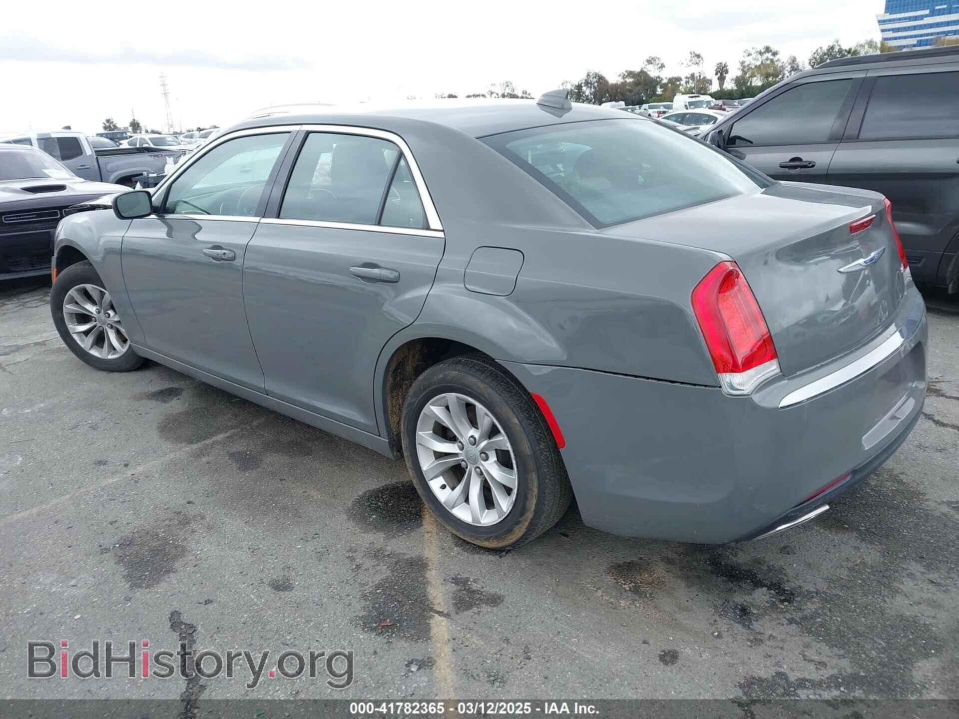 2019 CHRYSLER 300 - VIN: 2C3CCAAGXKH511725 - Фото 3