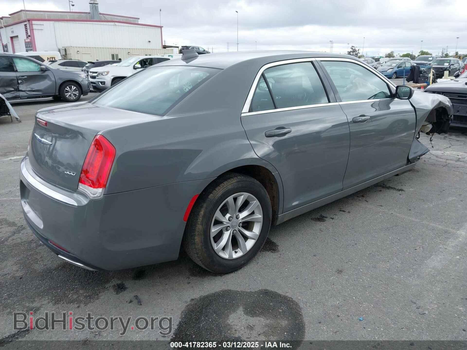 2019 CHRYSLER 300 - VIN: 2C3CCAAGXKH511725 - Фото 4