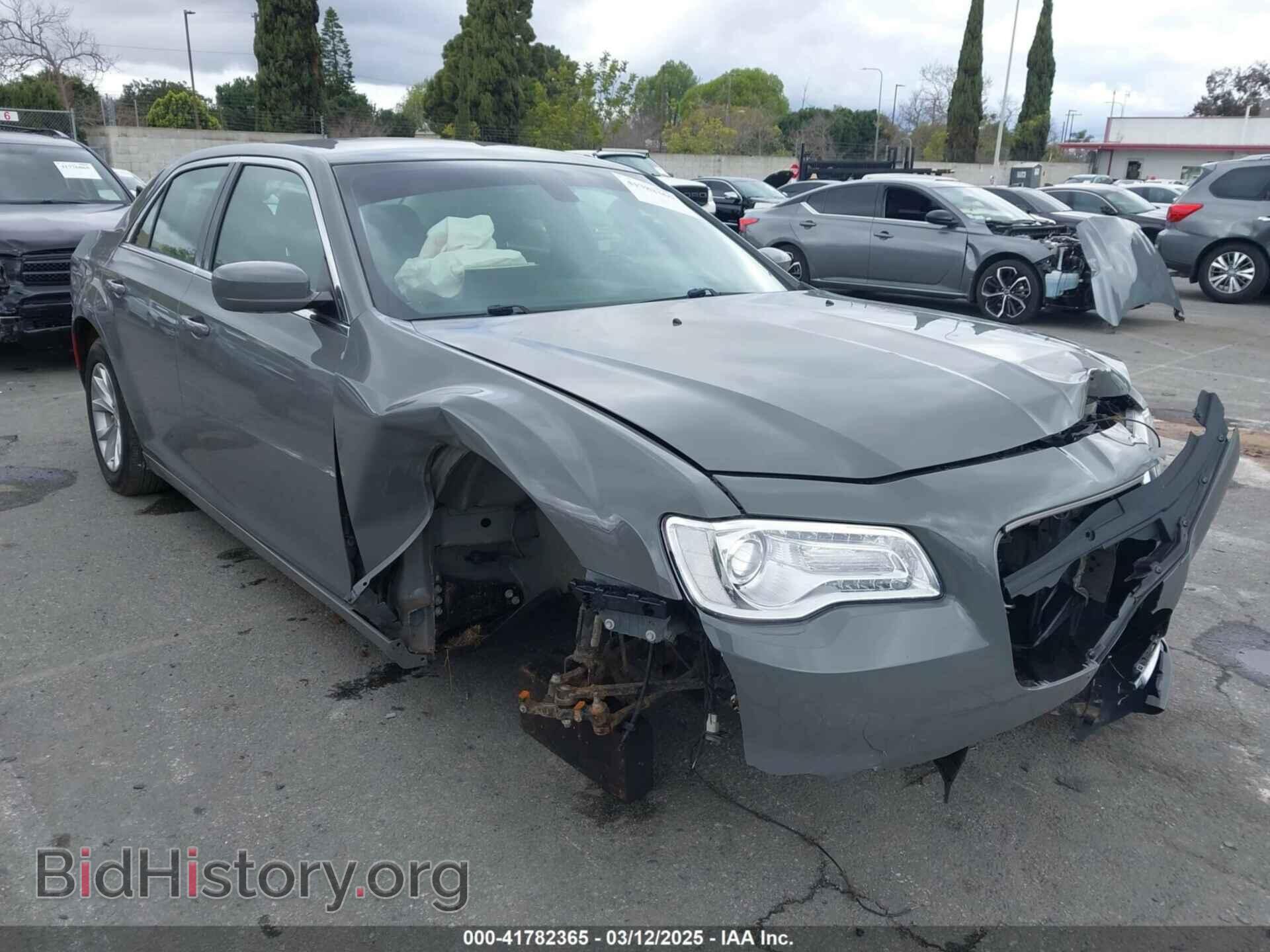 2019 CHRYSLER 300 - VIN: 2C3CCAAGXKH511725 - Фото 6