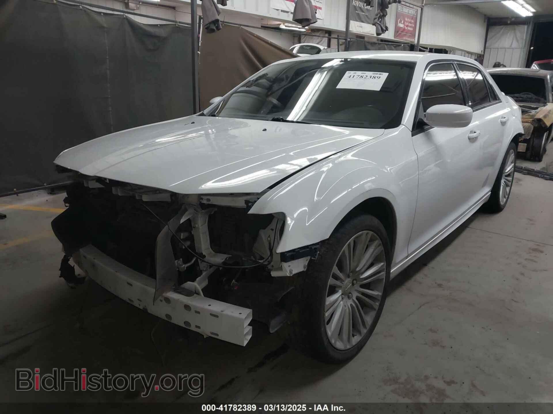 2018 CHRYSLER 300 - VIN: 2C3CCABG9JH265201 - Фото 2