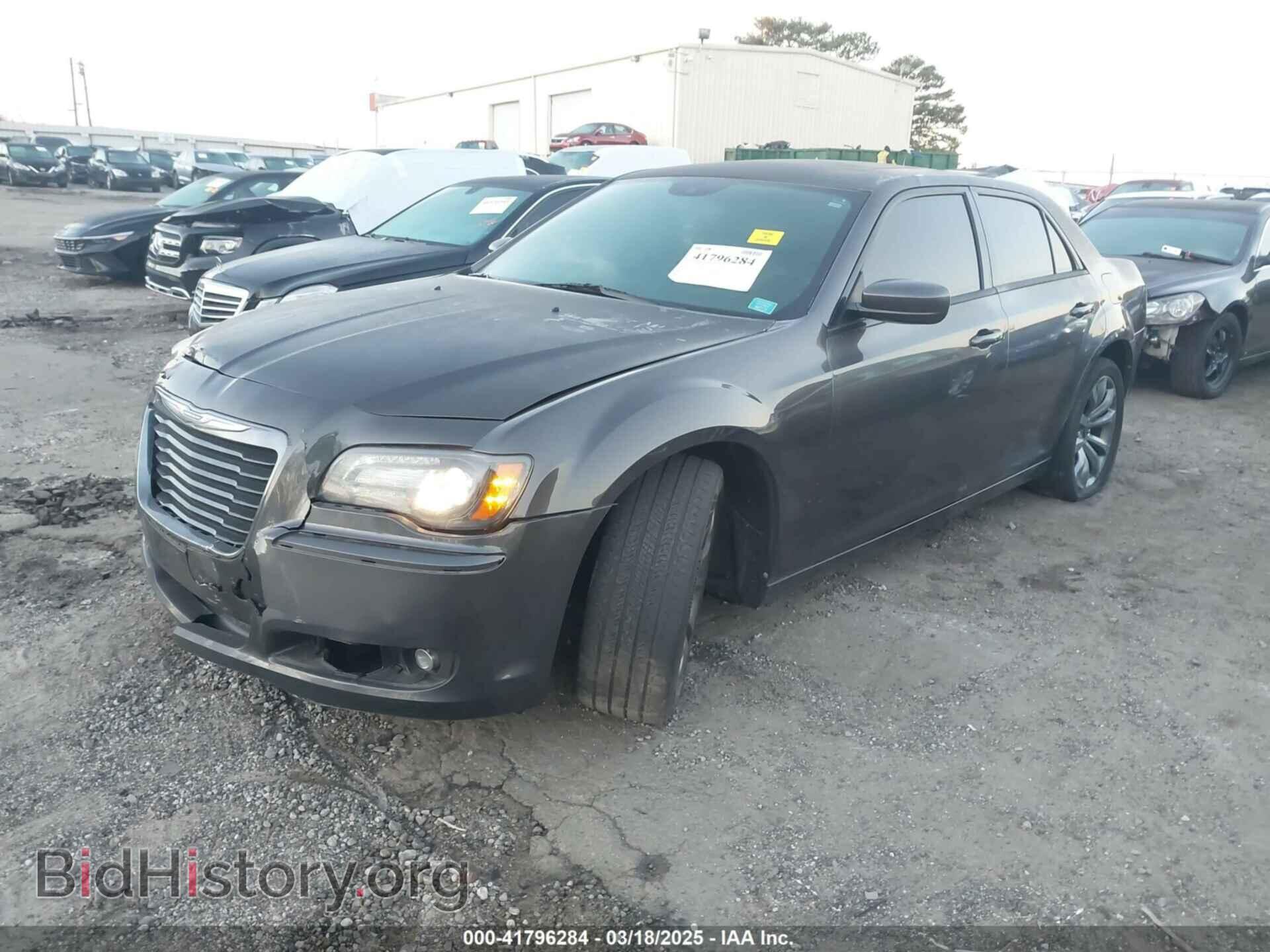 2014 CHRYSLER 300 - VIN: 2C3CCABG2EH352220 - Фото 2