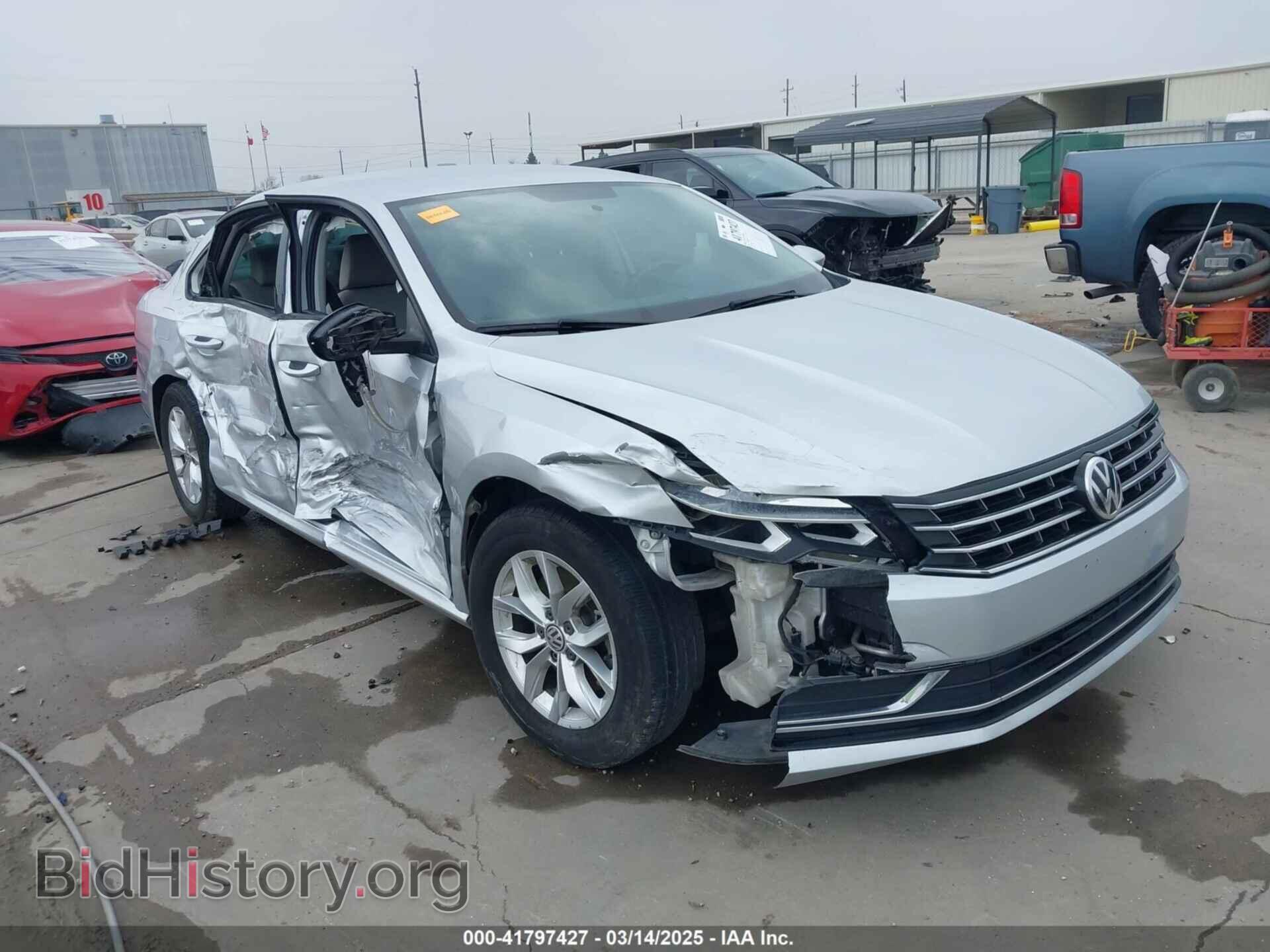 Photo 1VWAA7A37JC015921 - VOLKSWAGEN PASSAT 2018