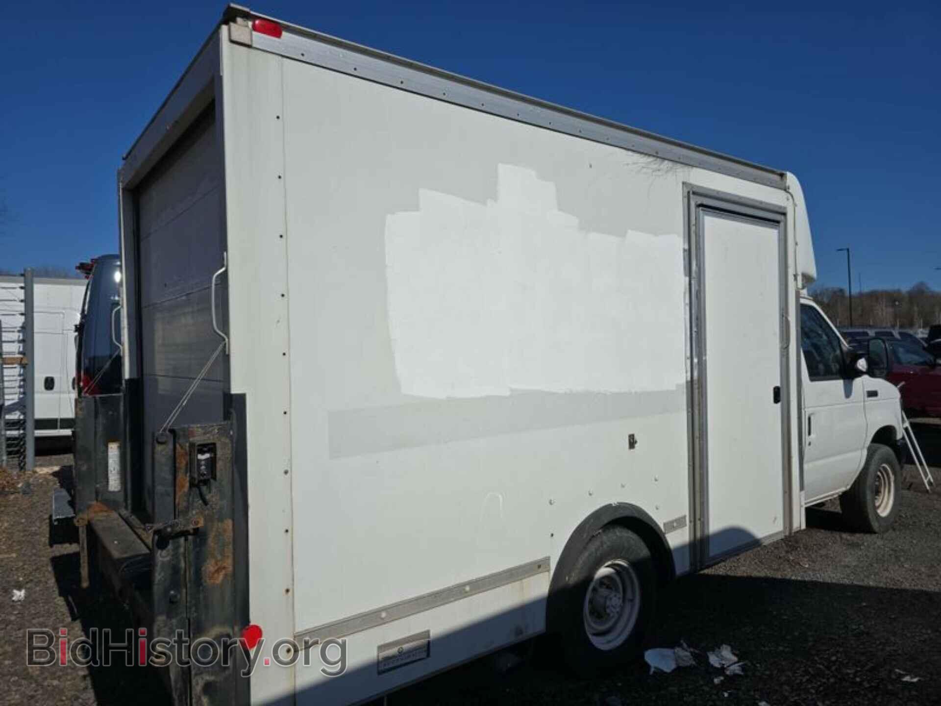 2008 FORD ECONOLINE - VIN: 1FDSE35P88DB38192 - Фото 2