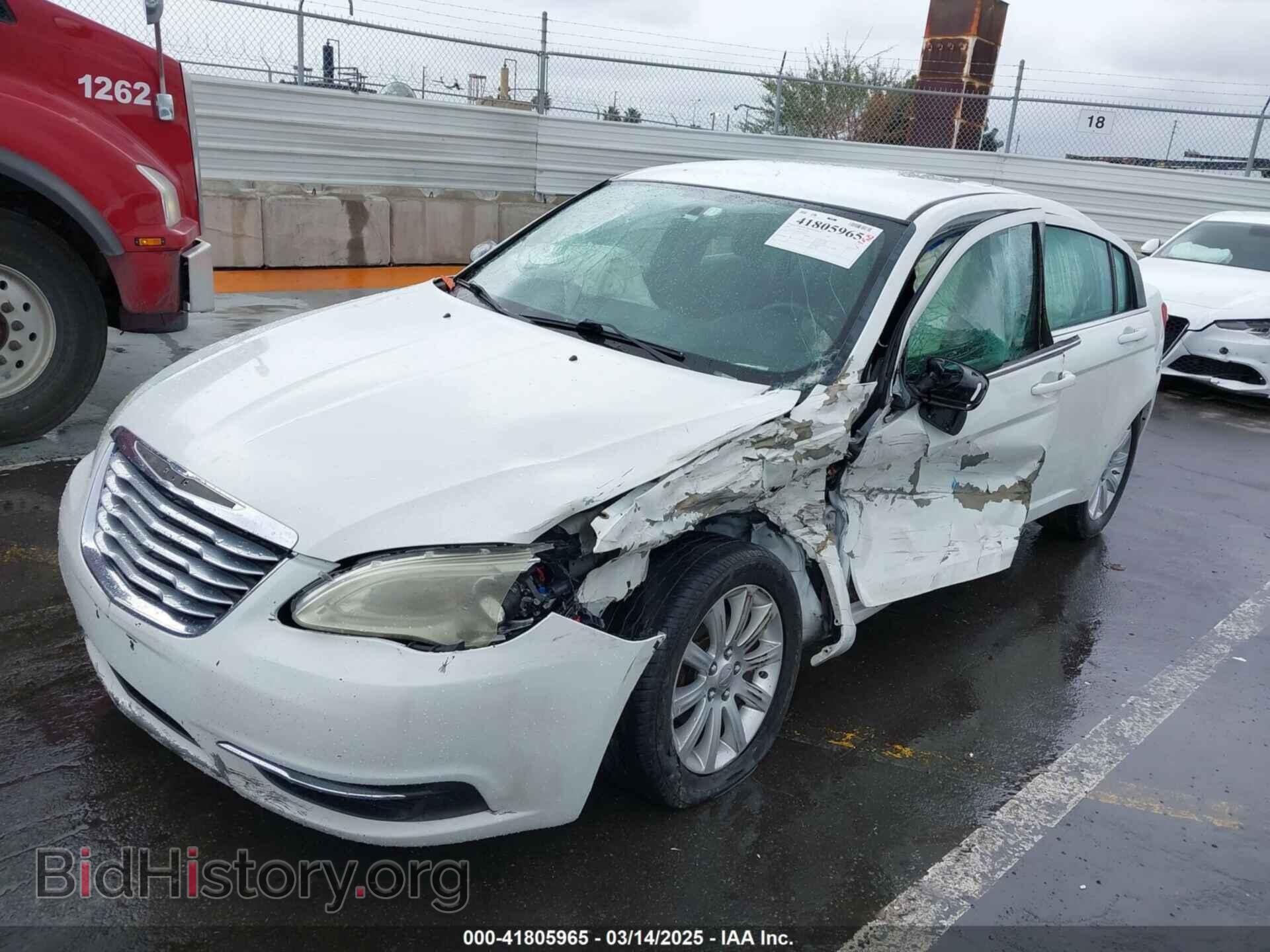 2014 CHRYSLER 200 - VIN: 1C3CCBAB9EN210269 - Photo 2