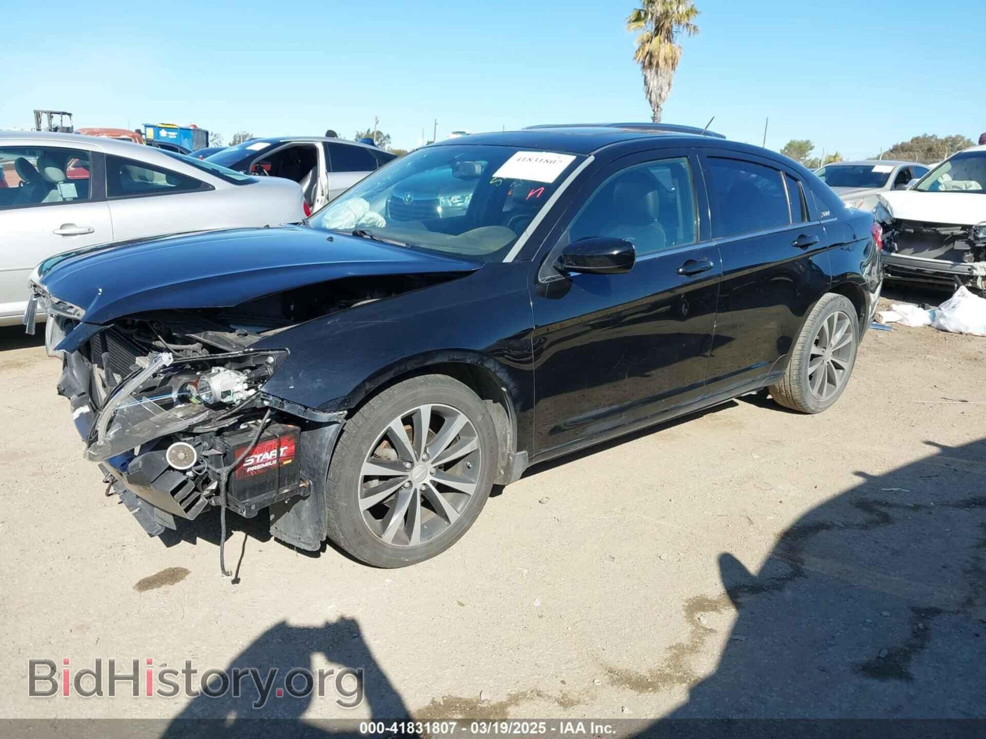2013 CHRYSLER 200 - VIN: 1C3CCBCG2DN501817 - Фото 2