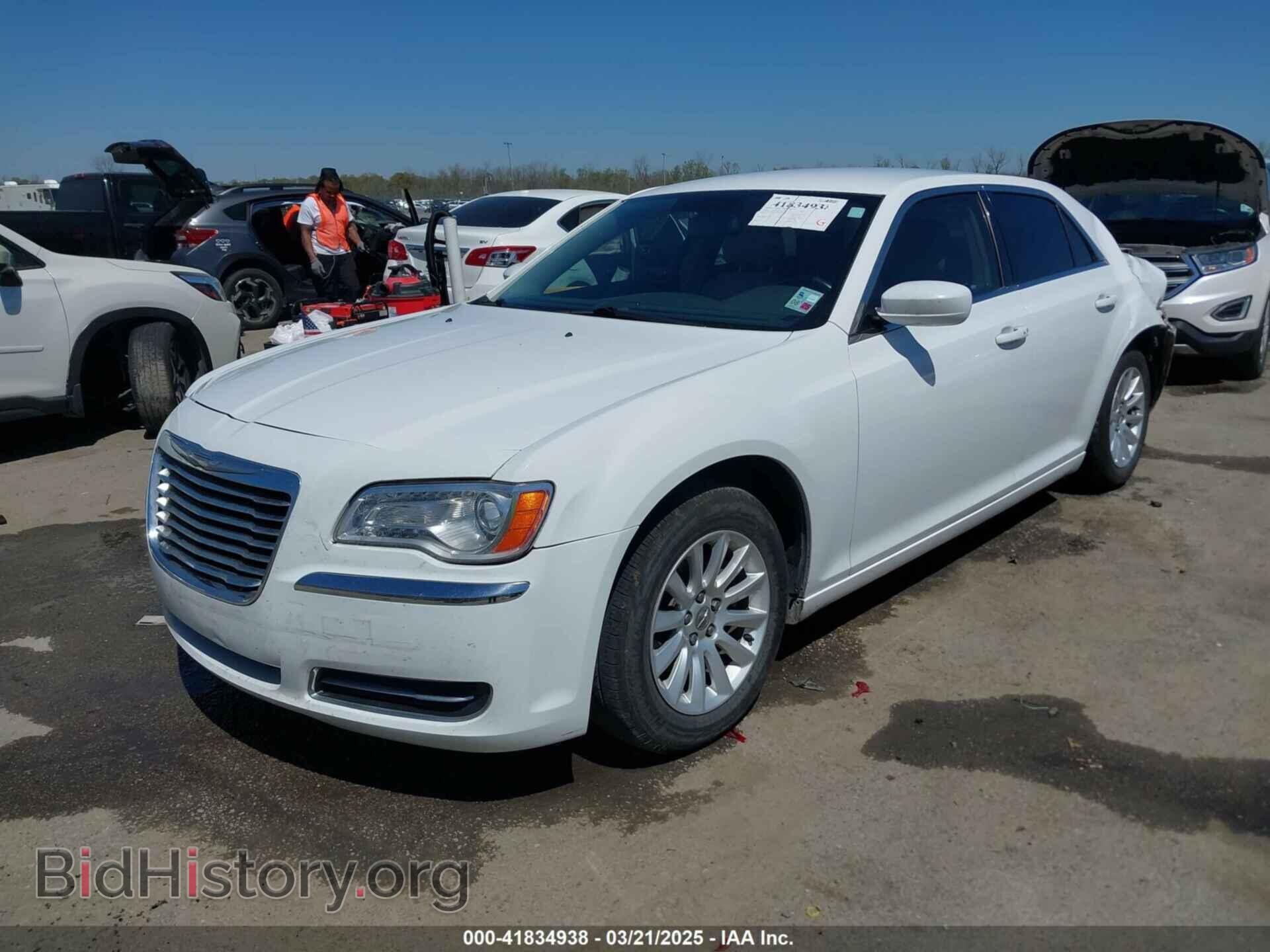 2013 CHRYSLER 300 - VIN: 2C3CCAAG1DH516962 - Фото 2