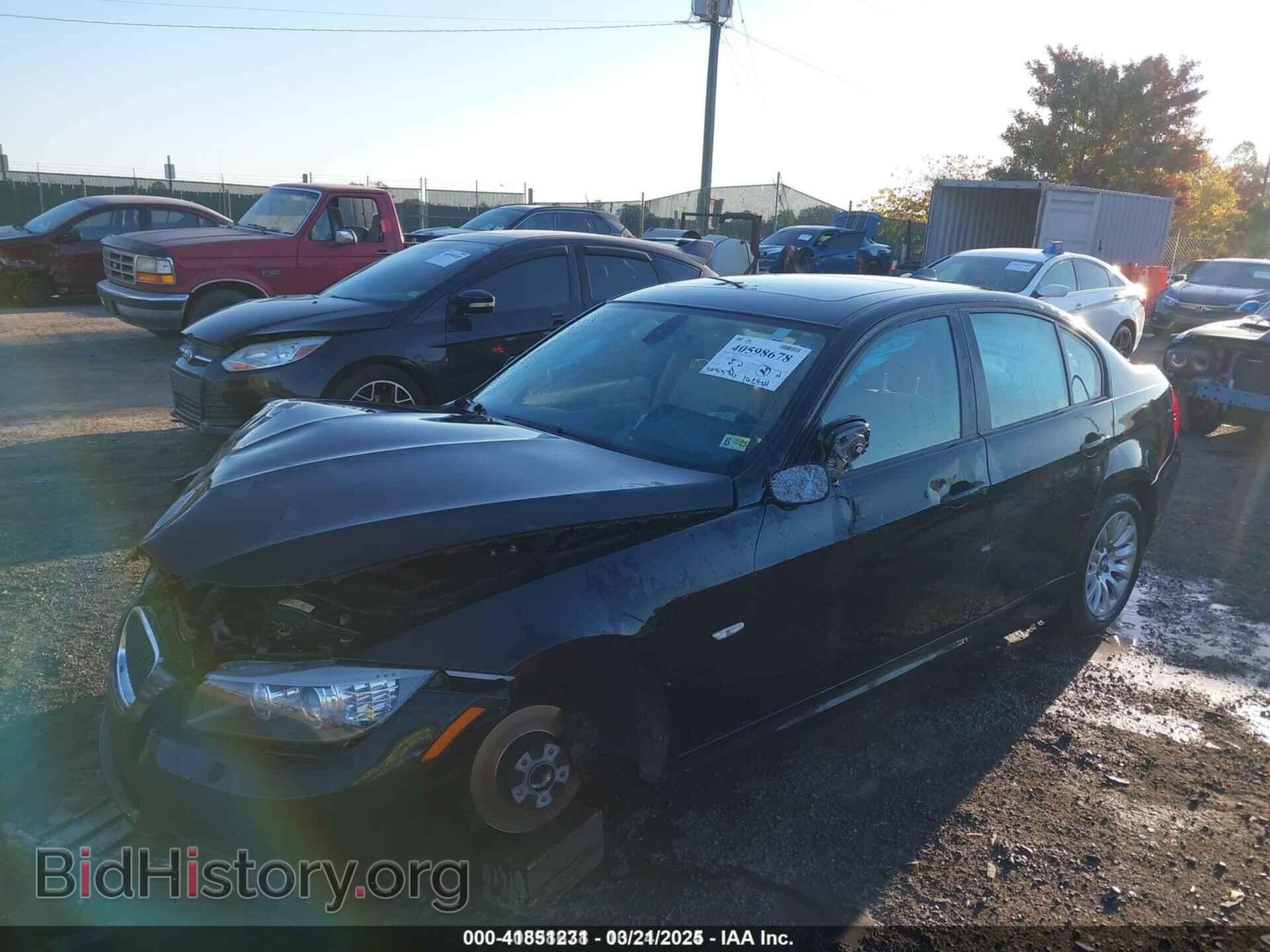 2009 BMW 328I - VIN: WBAPH57539NL80633 - Фото 2
