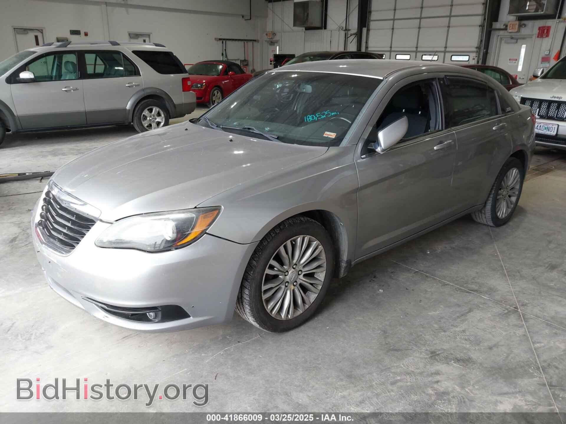 2013 CHRYSLER 200 - VIN: 1C3CCBBB7DN542529 - Фото 2