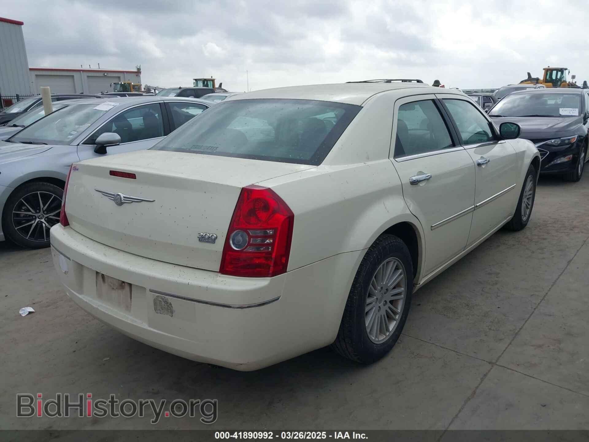 2010 CHRYSLER 300 - VIN: 2C3CA4CD7AH146820 - Фото 4