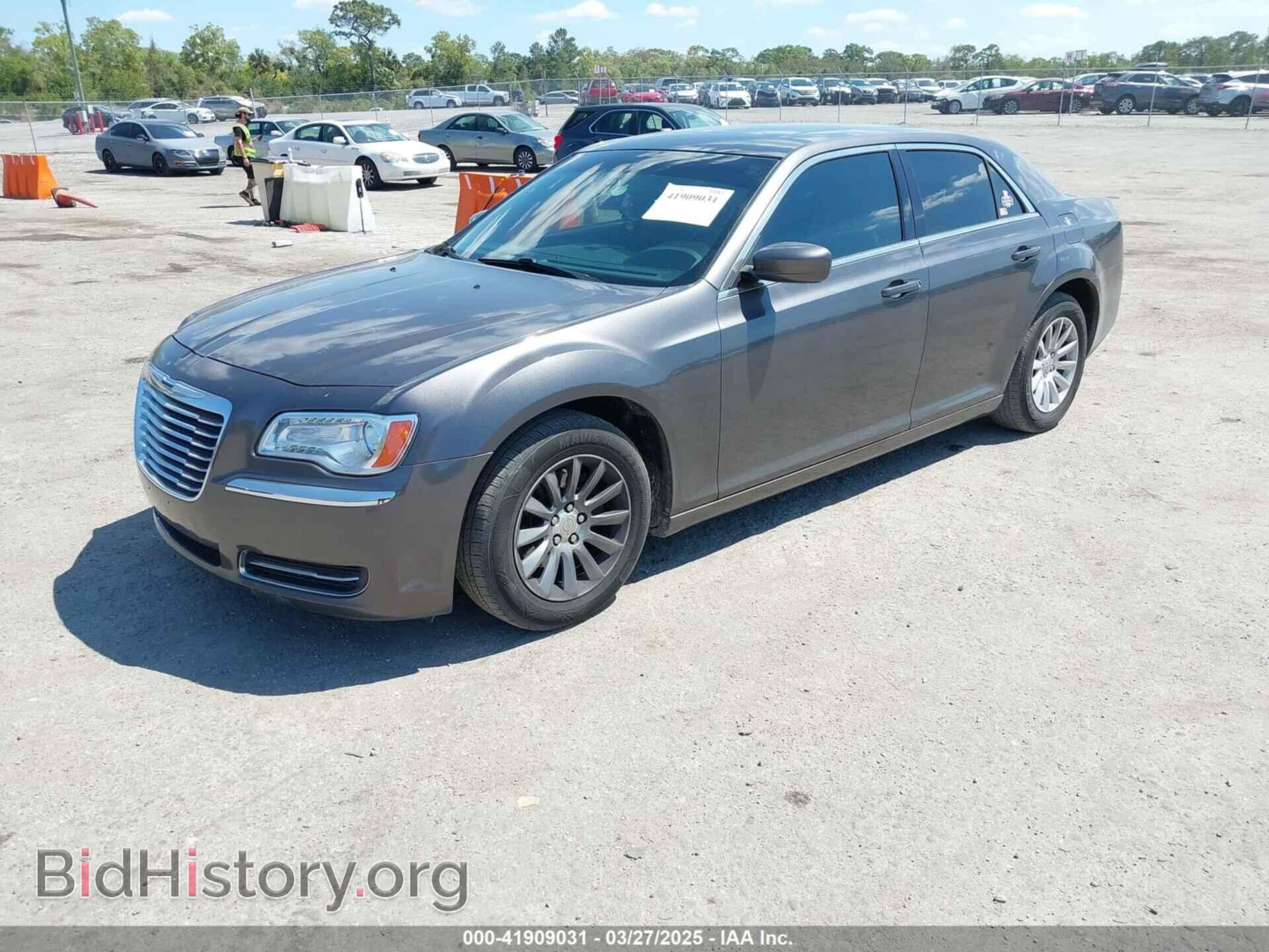 2013 CHRYSLER 300 - VIN: 2C3CCAAG3DH708139 - Фото 2