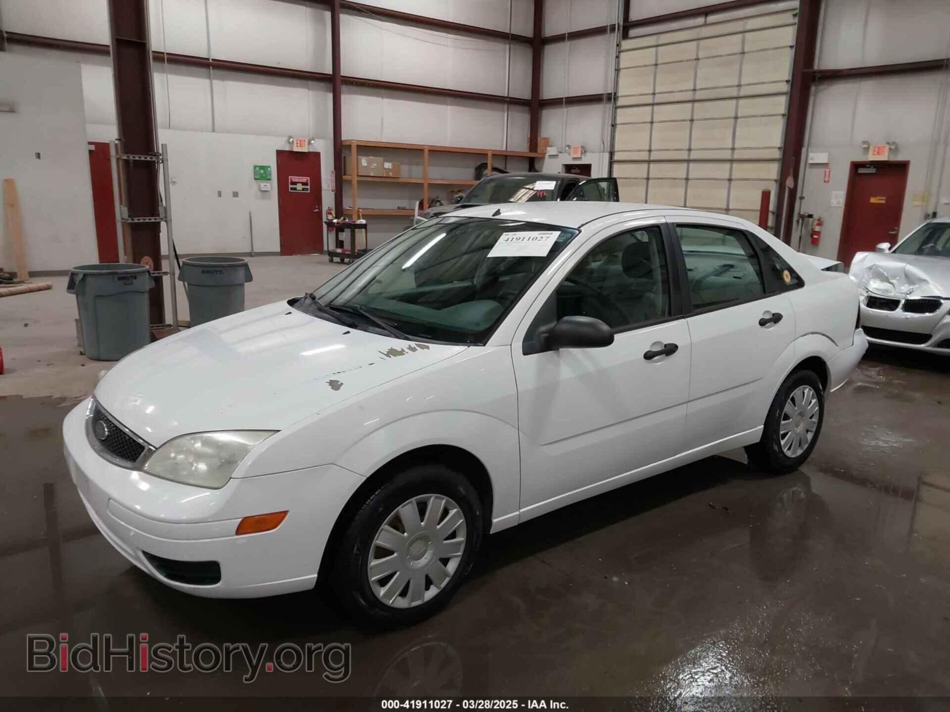 2005 FORD FOCUS - VIN: 1FAFP34N35W158677 - Фото 2