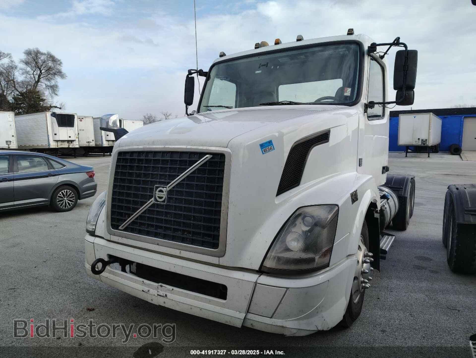 2017 VOLVO VNL - VIN: 4V4NC9DG9HN983563 - Фото 2
