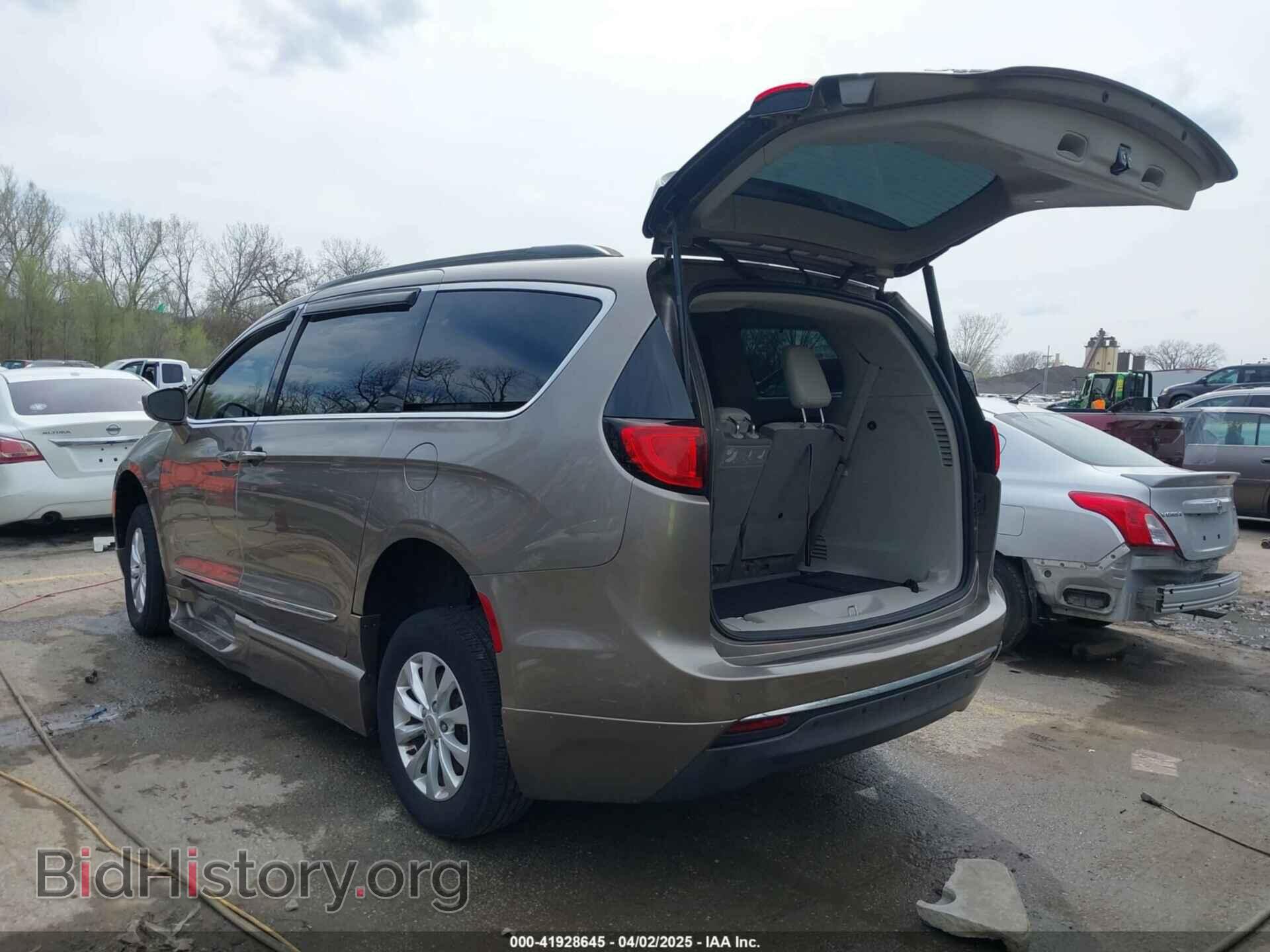 2017 CHRYSLER PACIFICA - VIN: 2C4RC1BG9HR831786 - Фото 3