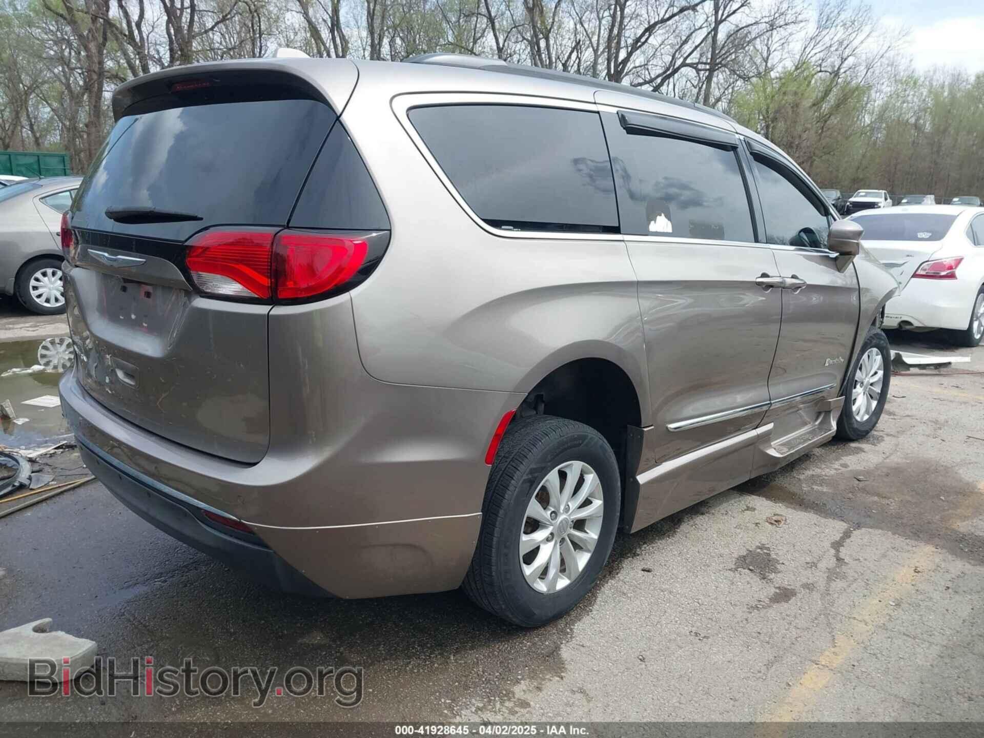2017 CHRYSLER PACIFICA - VIN: 2C4RC1BG9HR831786 - Фото 4