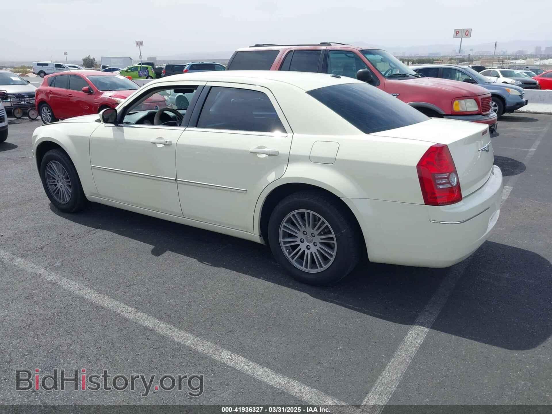 2009 CHRYSLER 300 - VIN: 2C3KA53V39H632191 - Фото 3