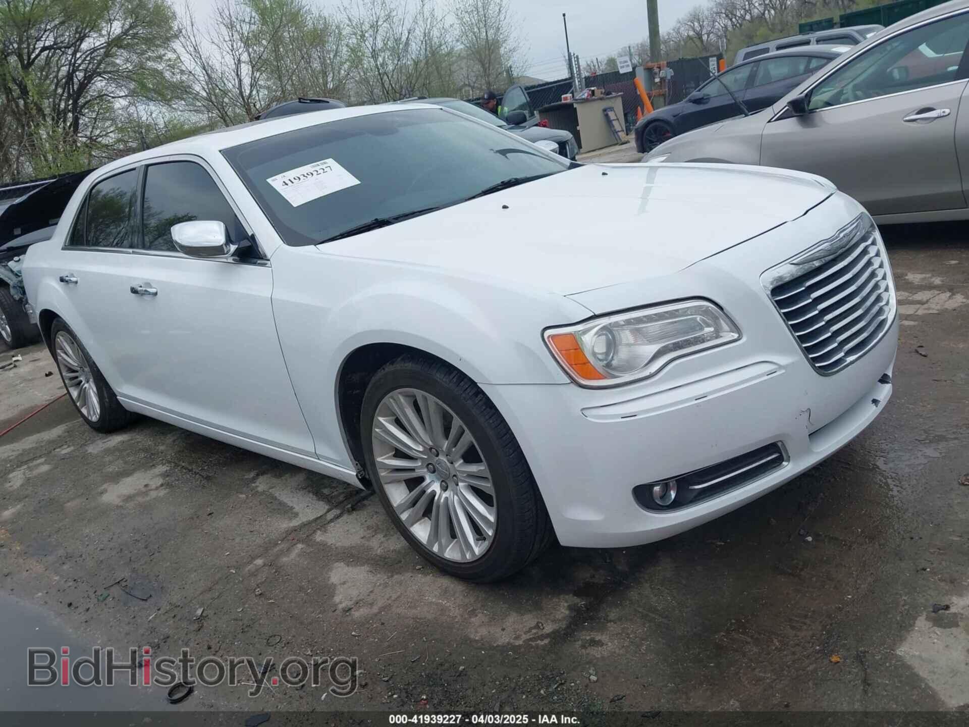 Фотография 2C3CA6CT7BH579512 - CHRYSLER 300C 2011