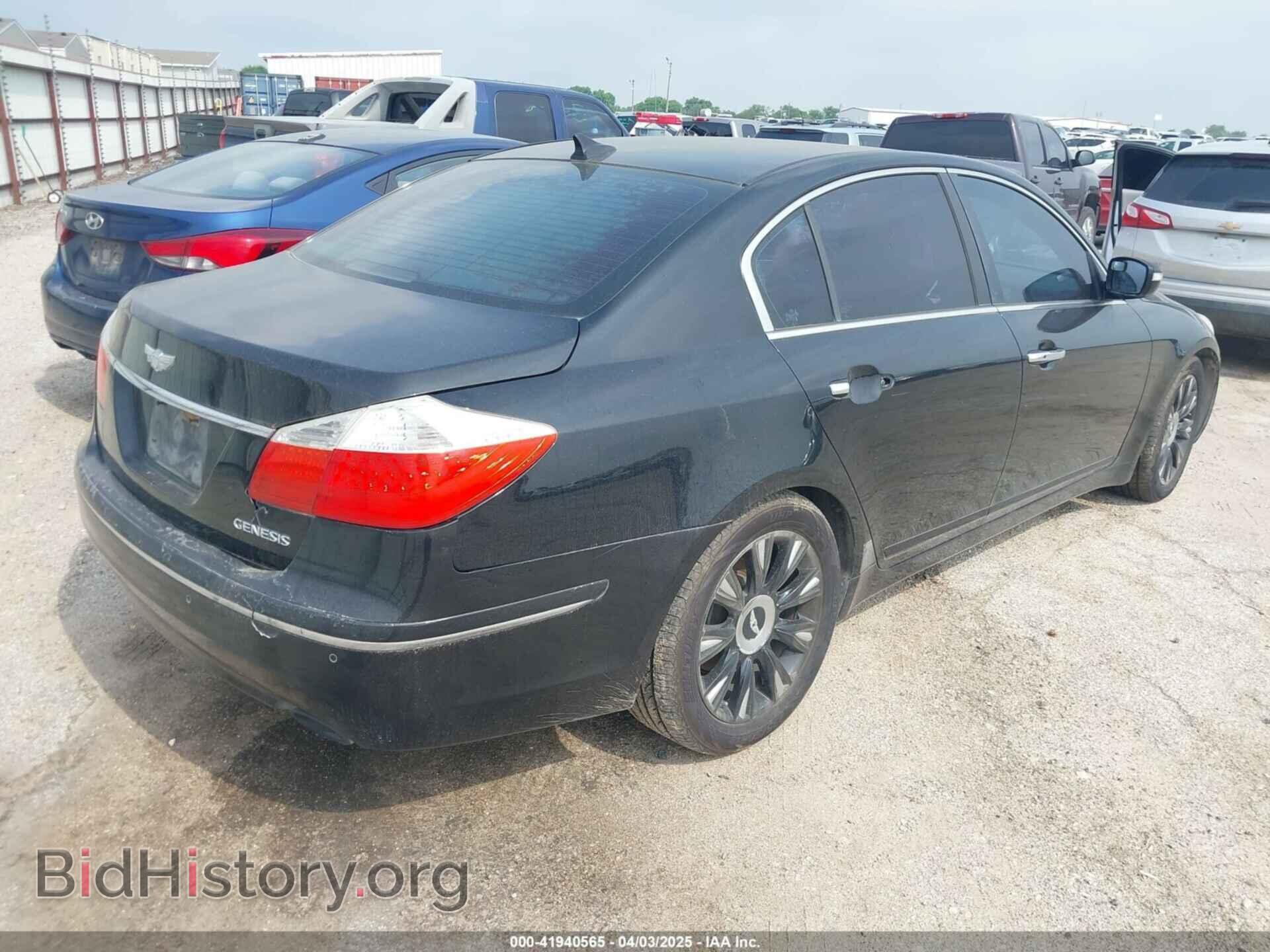 2009 HYUNDAI GENESIS - VIN: KMHGC46E09U023070 - Фото 4