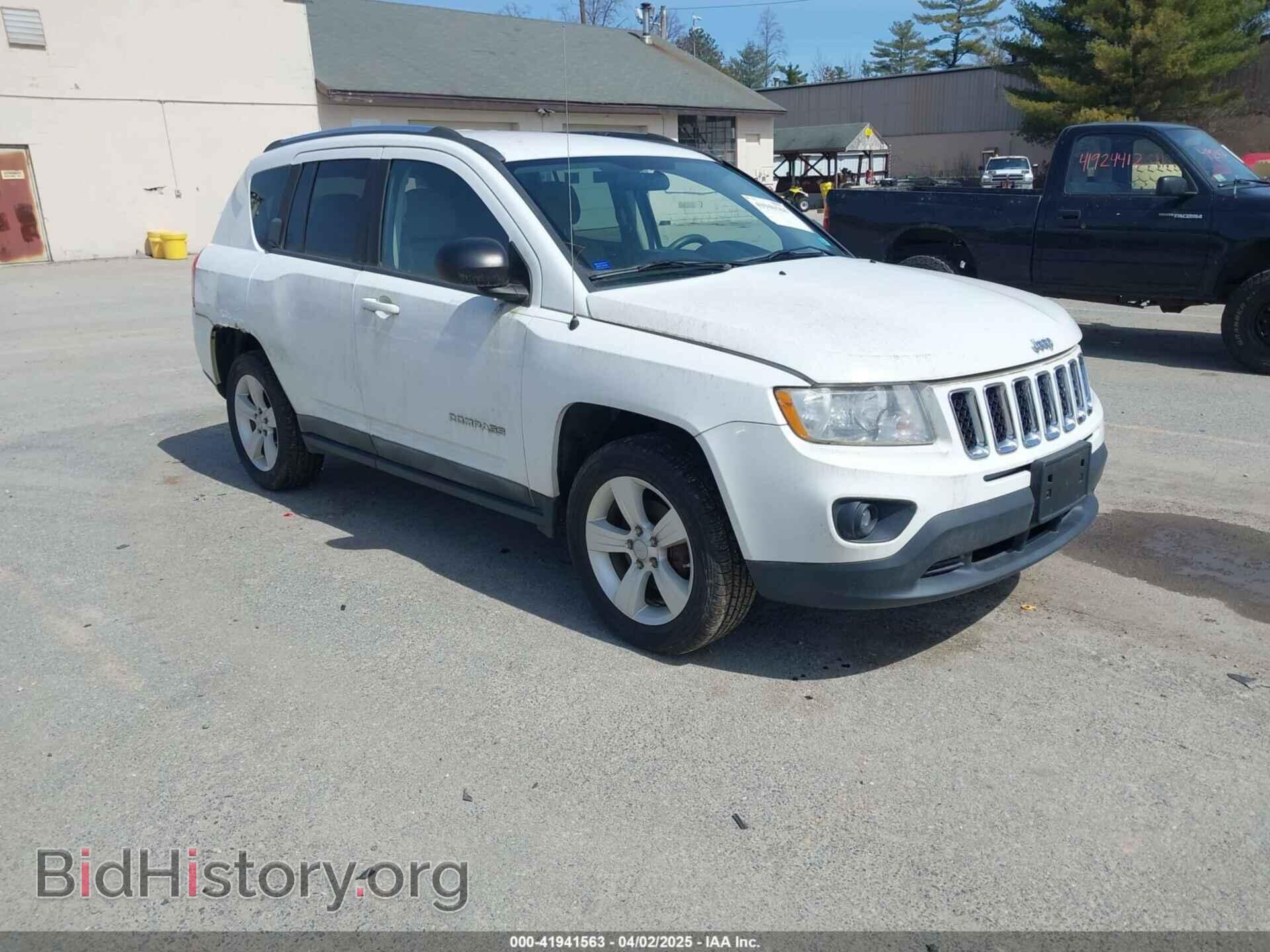 Photo 1J4NF1FB9BD134384 - JEEP COMPASS 2011