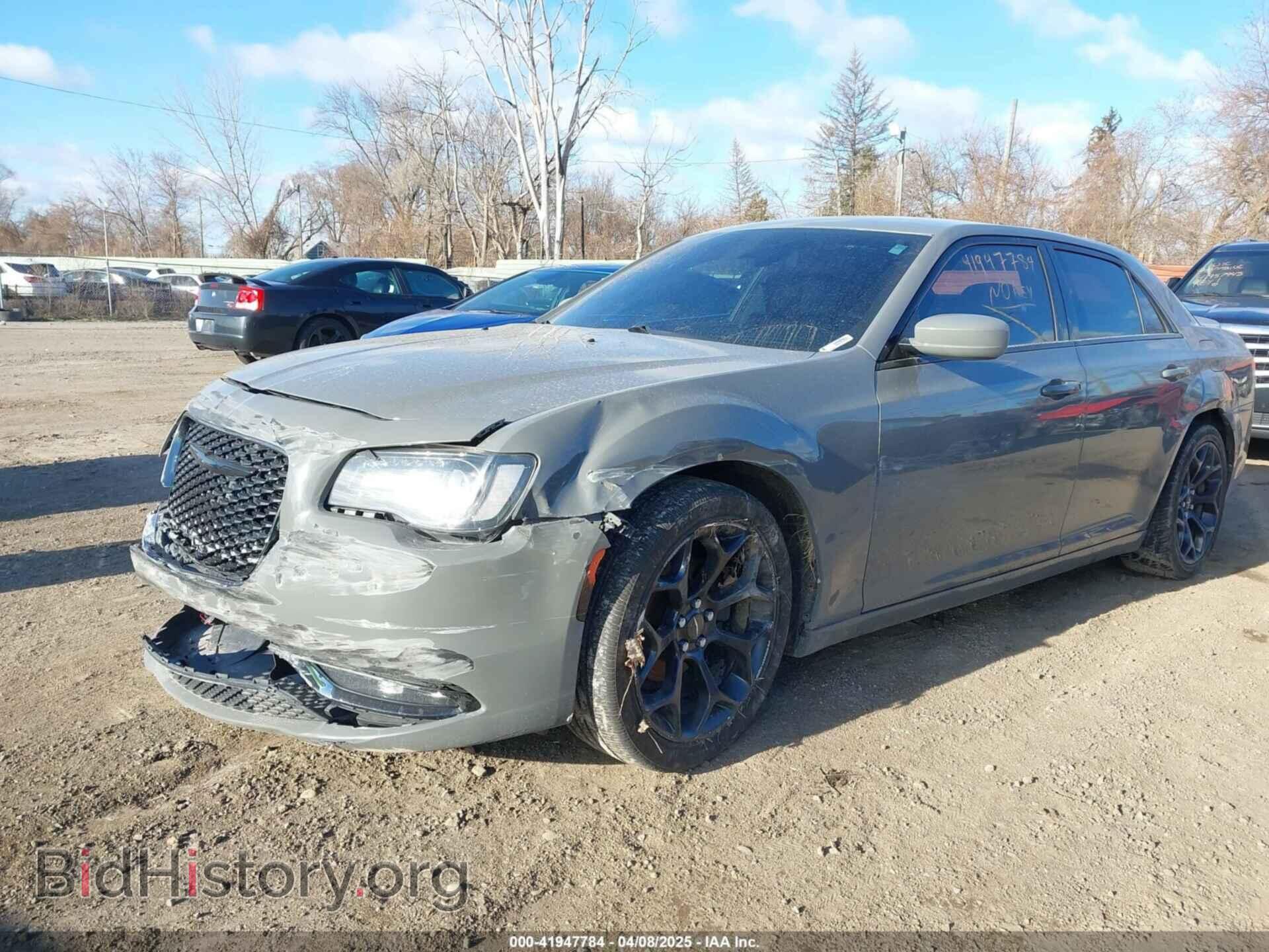 2019 CHRYSLER 300 - VIN: 2C3CCABG2KH516562 - Фото 2